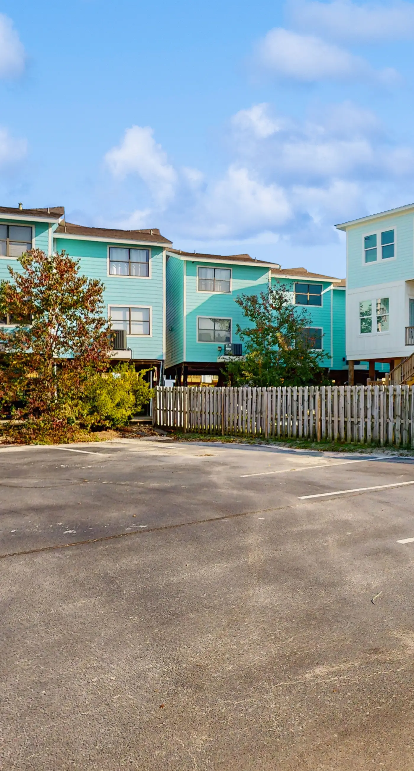 Beachview condo with community pools, grills, and internet