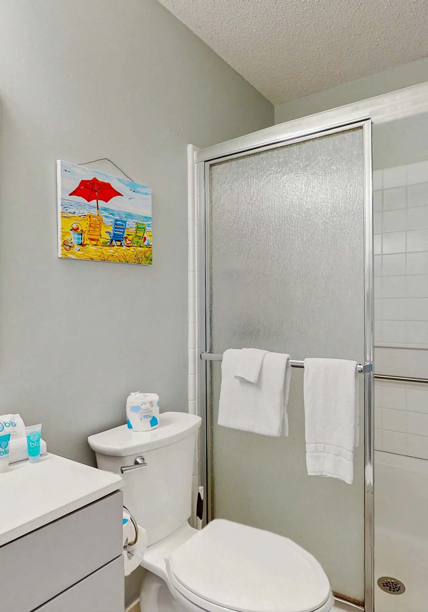 Beachview condo with community pools, grills, and internet