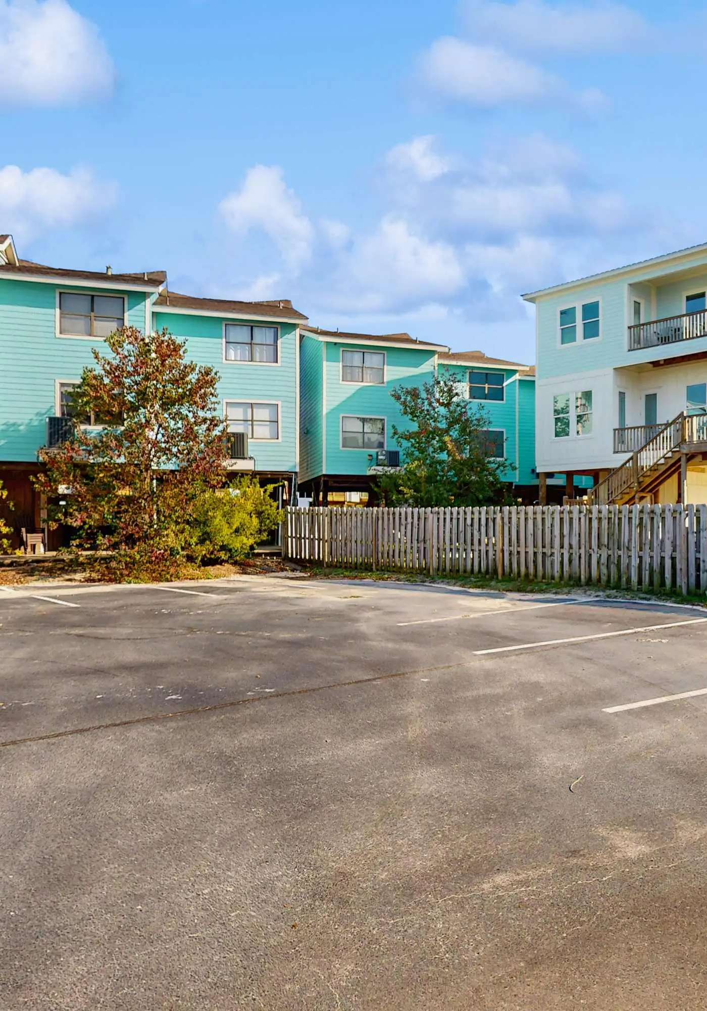 Beachview condo with community pools, grills, and internet