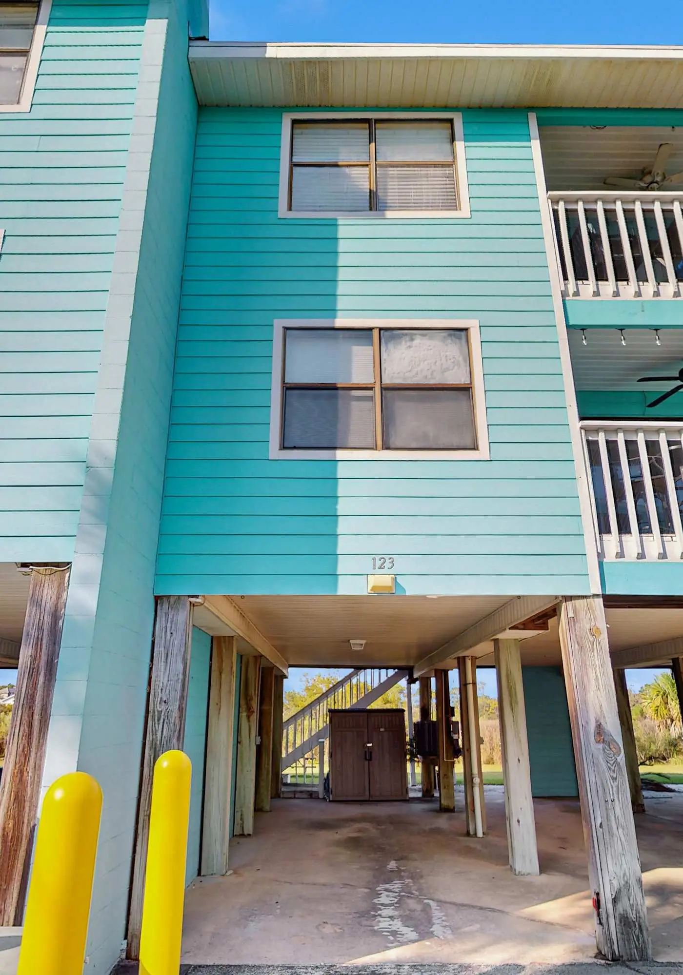Beachview condo with community pools, grills, and internet