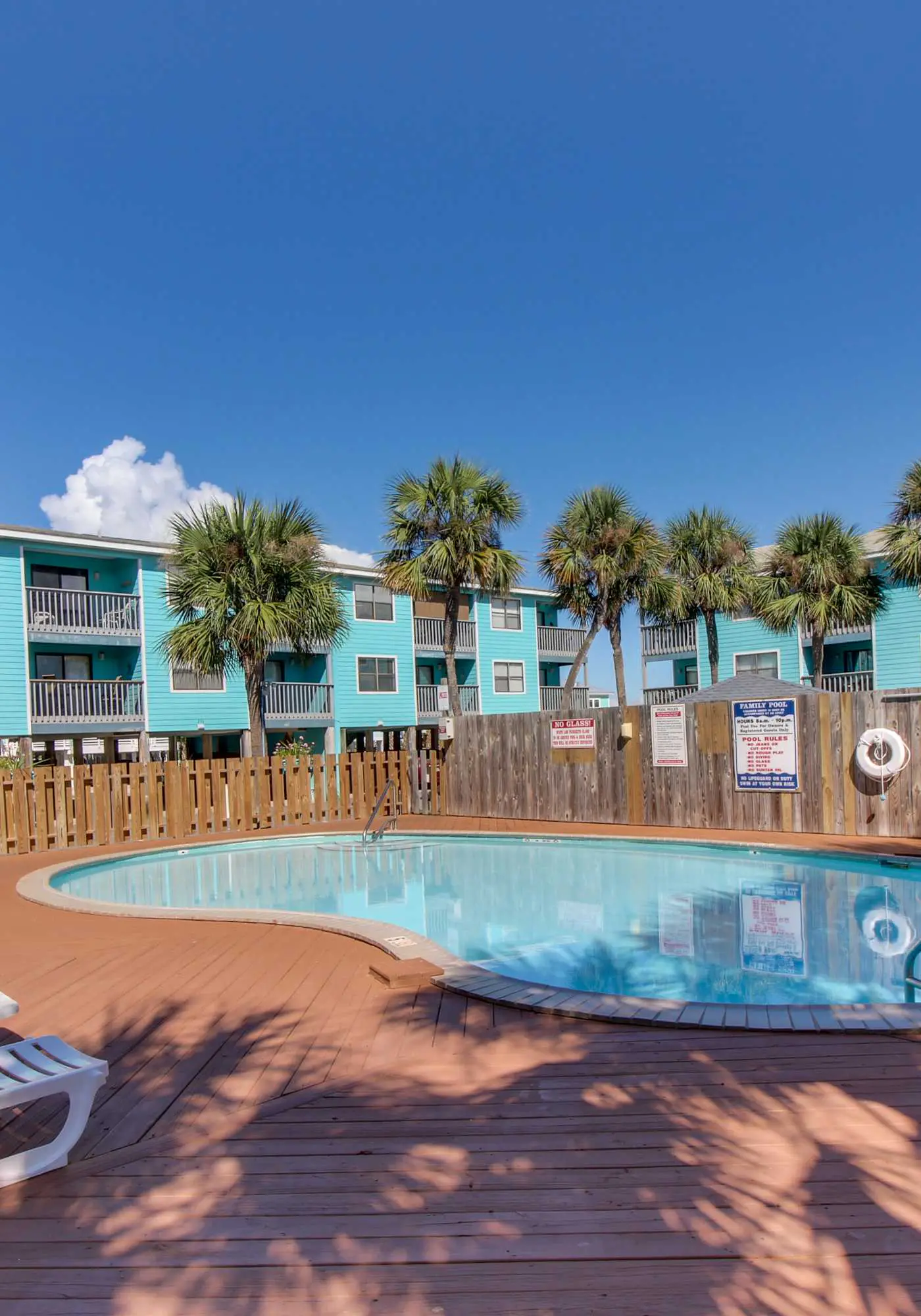 Beachview condo with community pools, grills, and internet