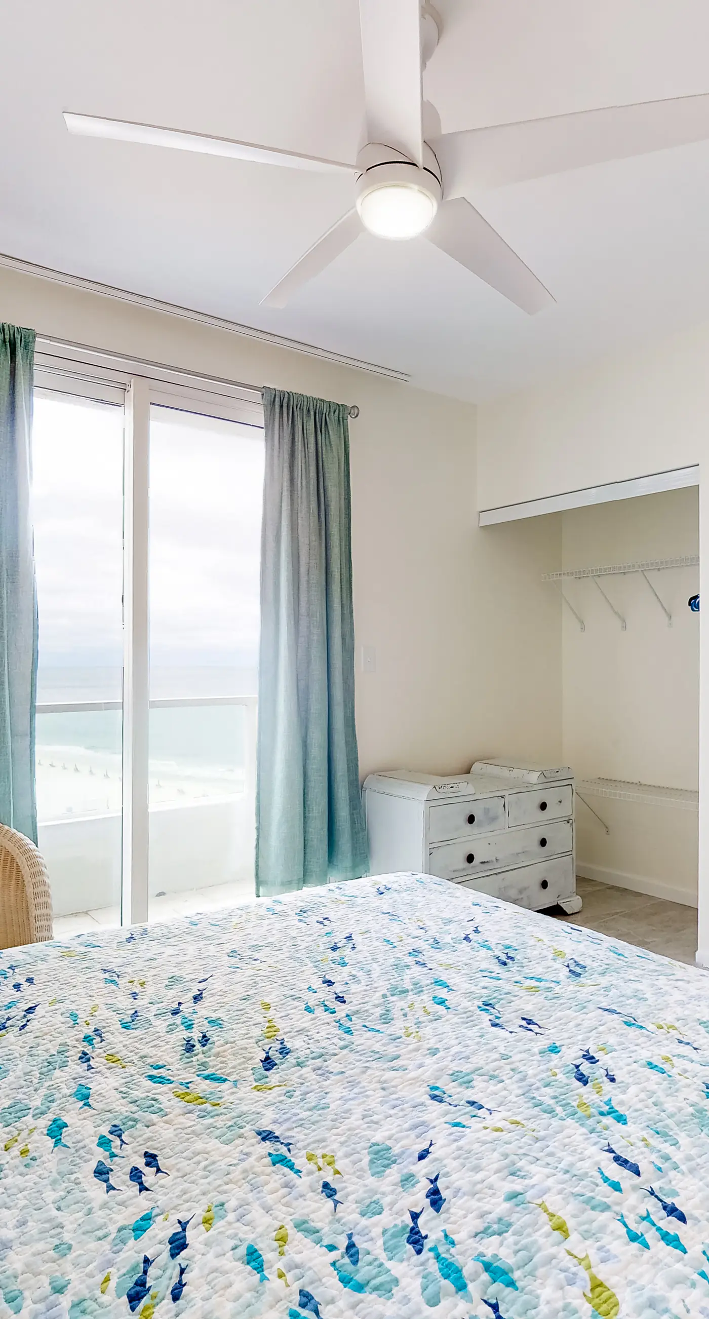 Top-floor, dog-friendly condo right on the beach with pool & fantastic views