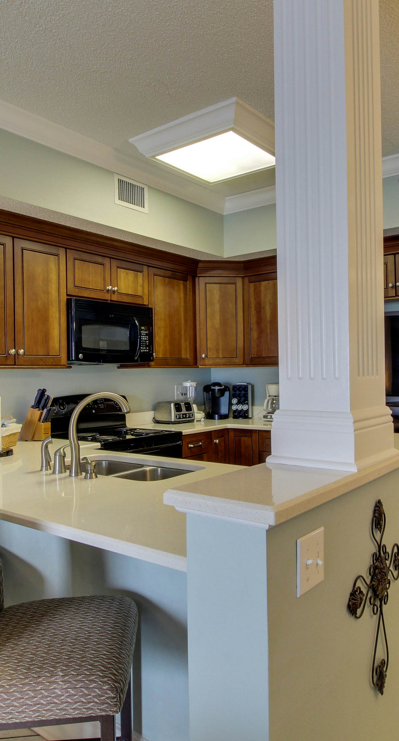 Gulf-front penthouse condo with pool, hot tub, & sauna - on the beach