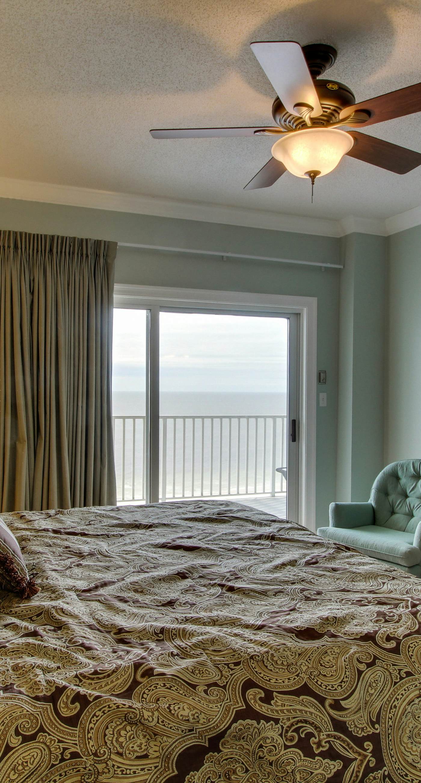 Gulf-front penthouse condo with pool, hot tub, & sauna - on the beach