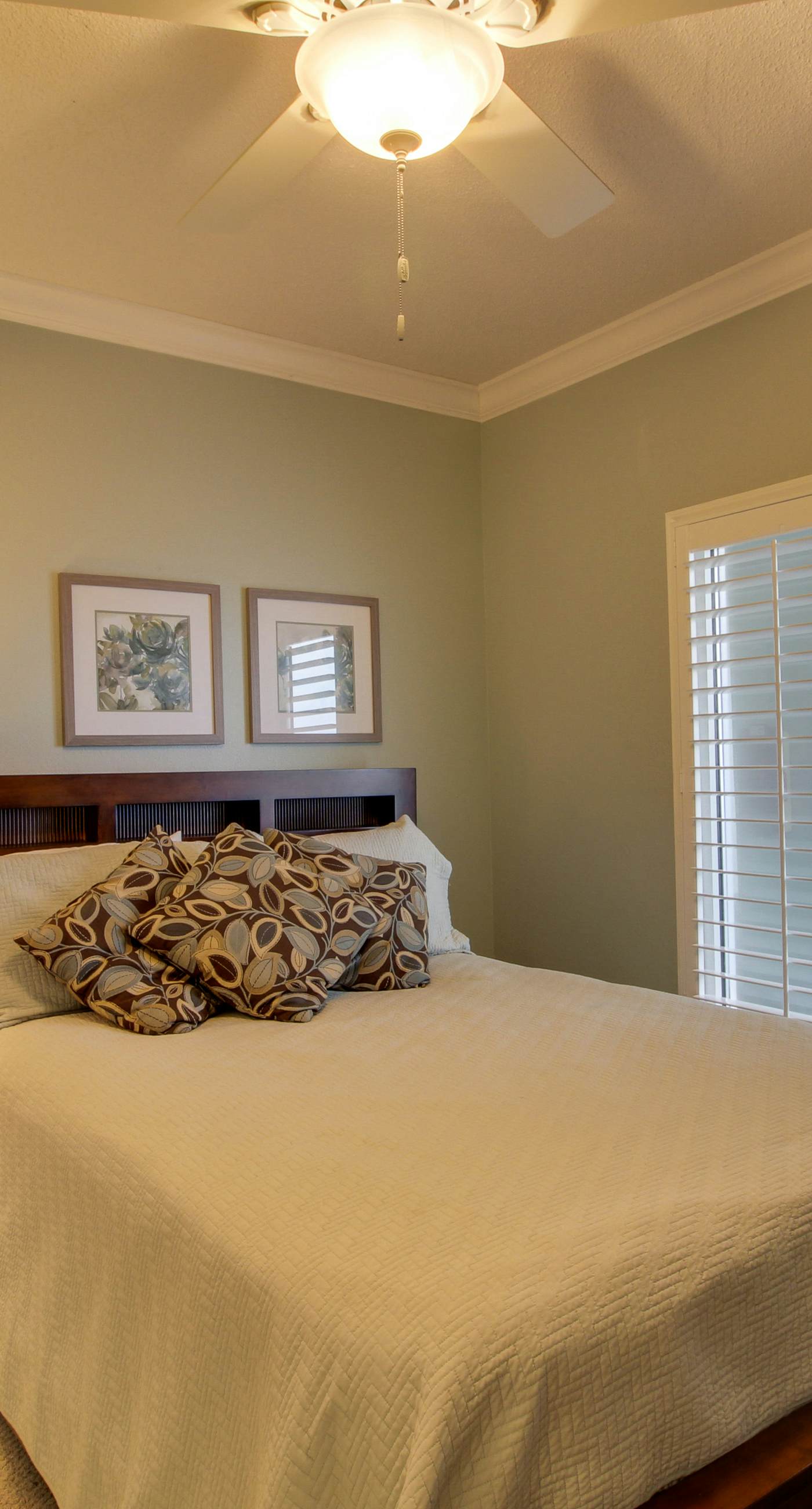 Gulf-front penthouse condo with pool, hot tub, & sauna - on the beach