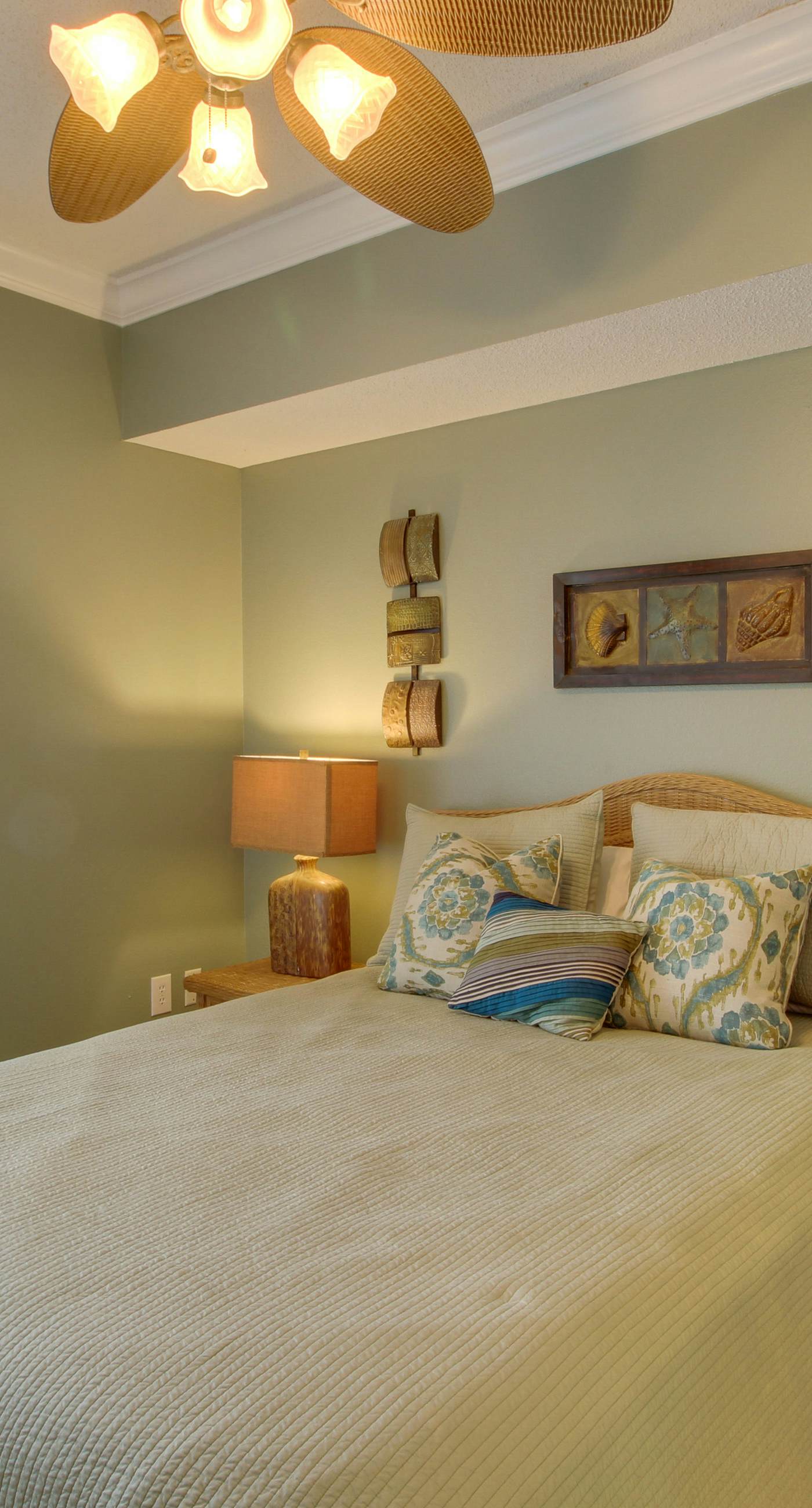 Gulf-front penthouse condo with pool, hot tub, & sauna - on the beach