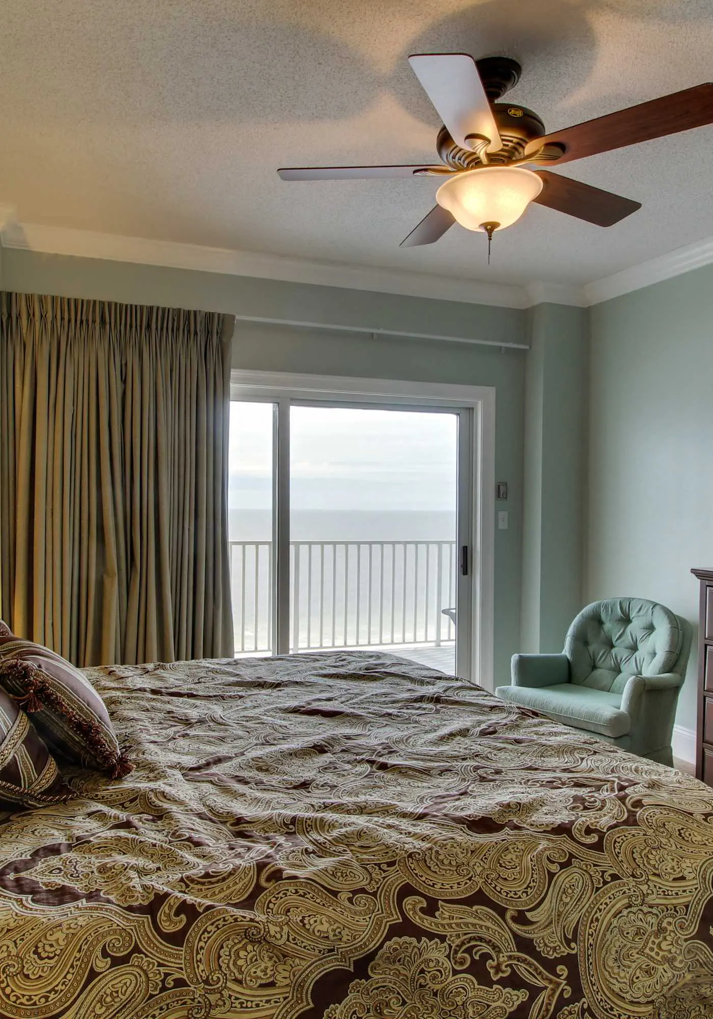 Gulf-front penthouse condo with pool, hot tub, & sauna - on the beach
