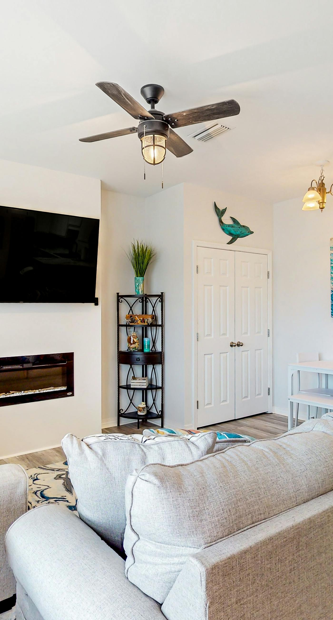 Renovated, 1st-floor condo with pool & new furnishings - 1 block to the beach