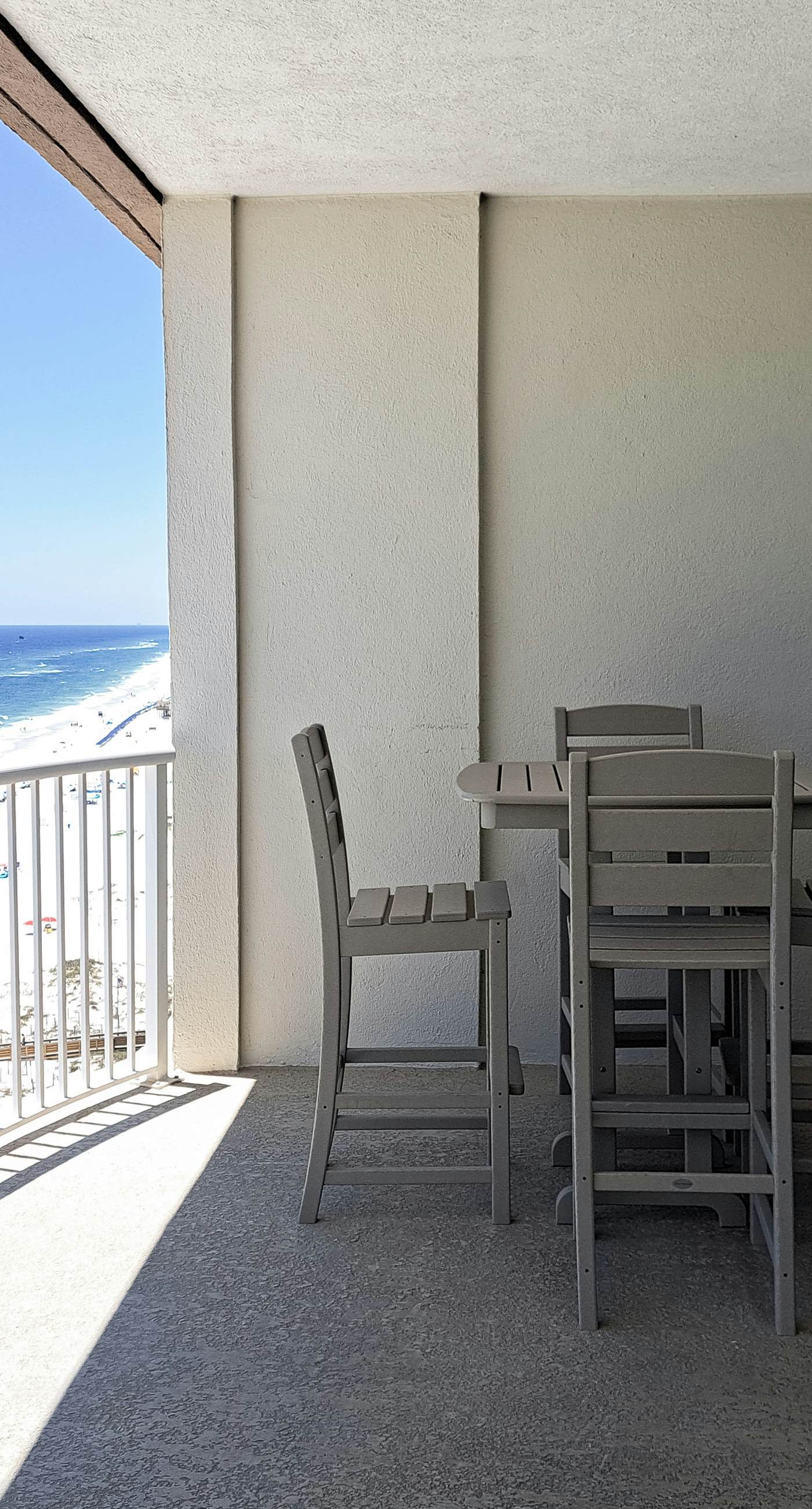 Beach-front condo with pool, hot tub, sauna, washer,dryer & grill
