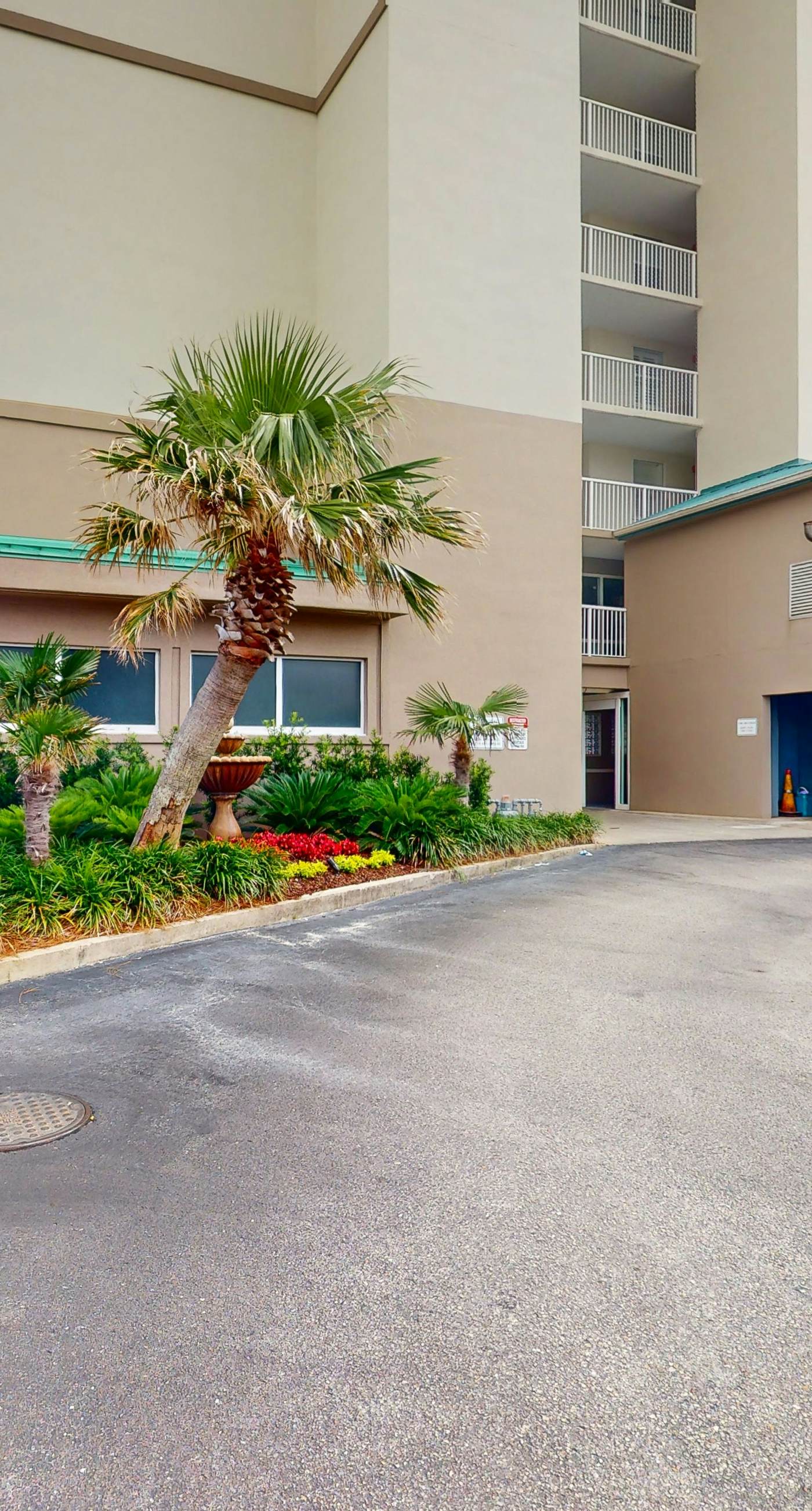 Beach-front condo with pool, hot tub, sauna, washer,dryer & grill