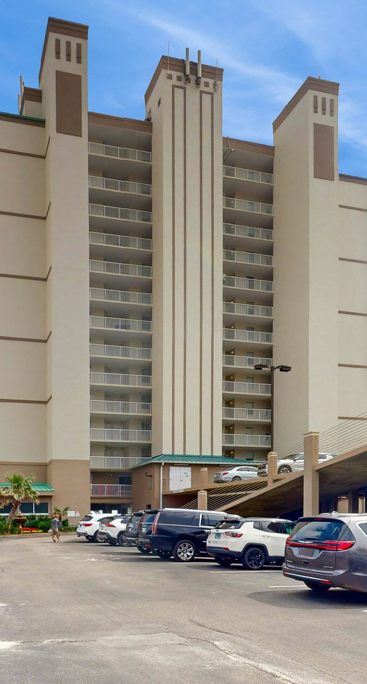 Beach-front condo with pool, hot tub, sauna, washer,dryer & grill