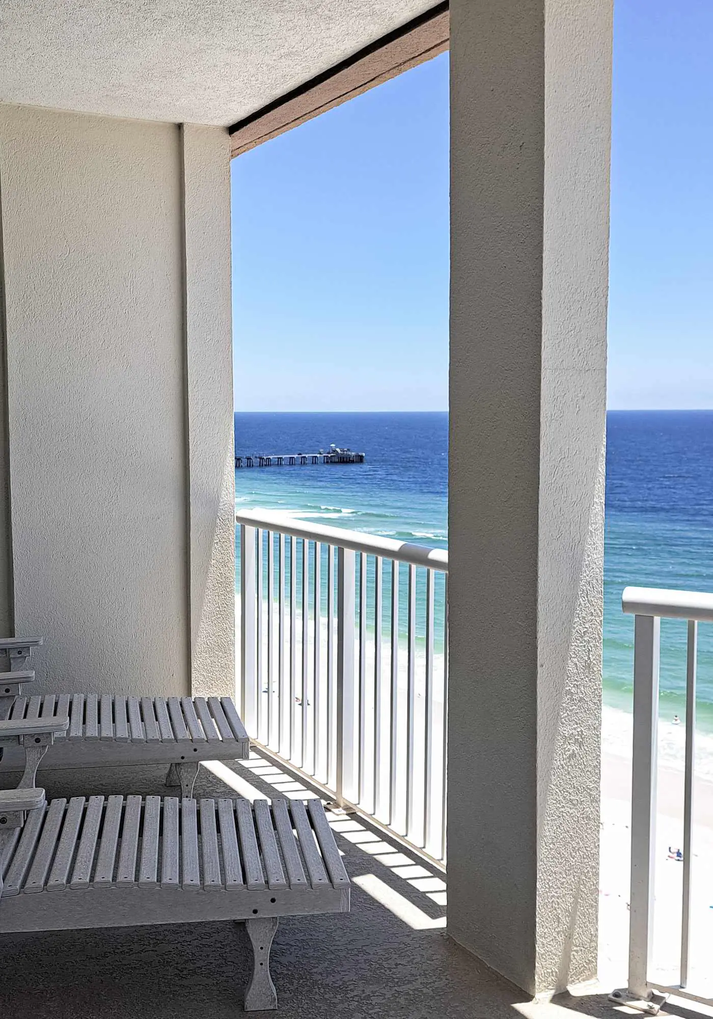 Beach-front condo with pool, hot tub, sauna, washer,dryer & grill