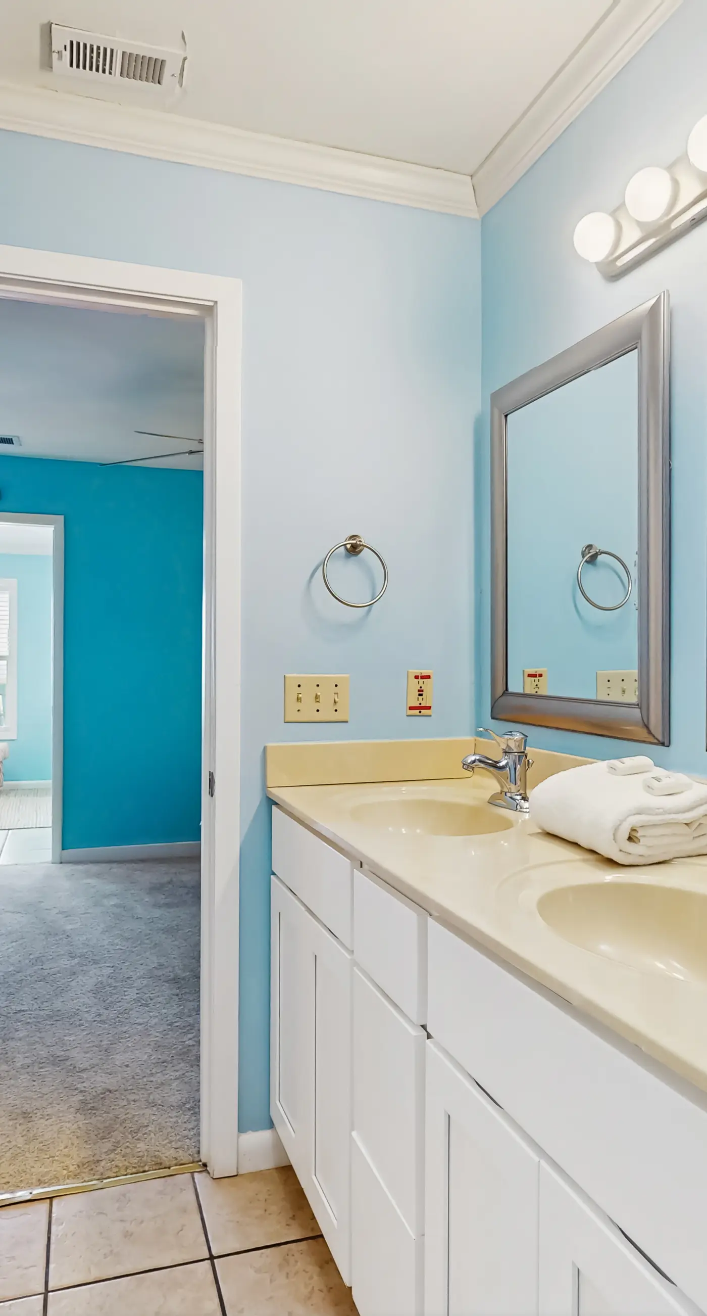 Dog-friendly beachfront home w Gulf views, spacious deck, WiFi, AC, W&D