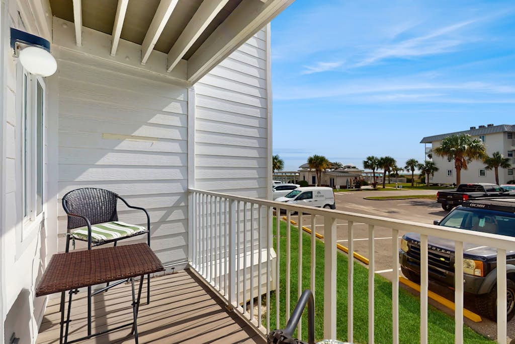 Beachview condo with multiple, shared pools, gym, hot tub and beach access