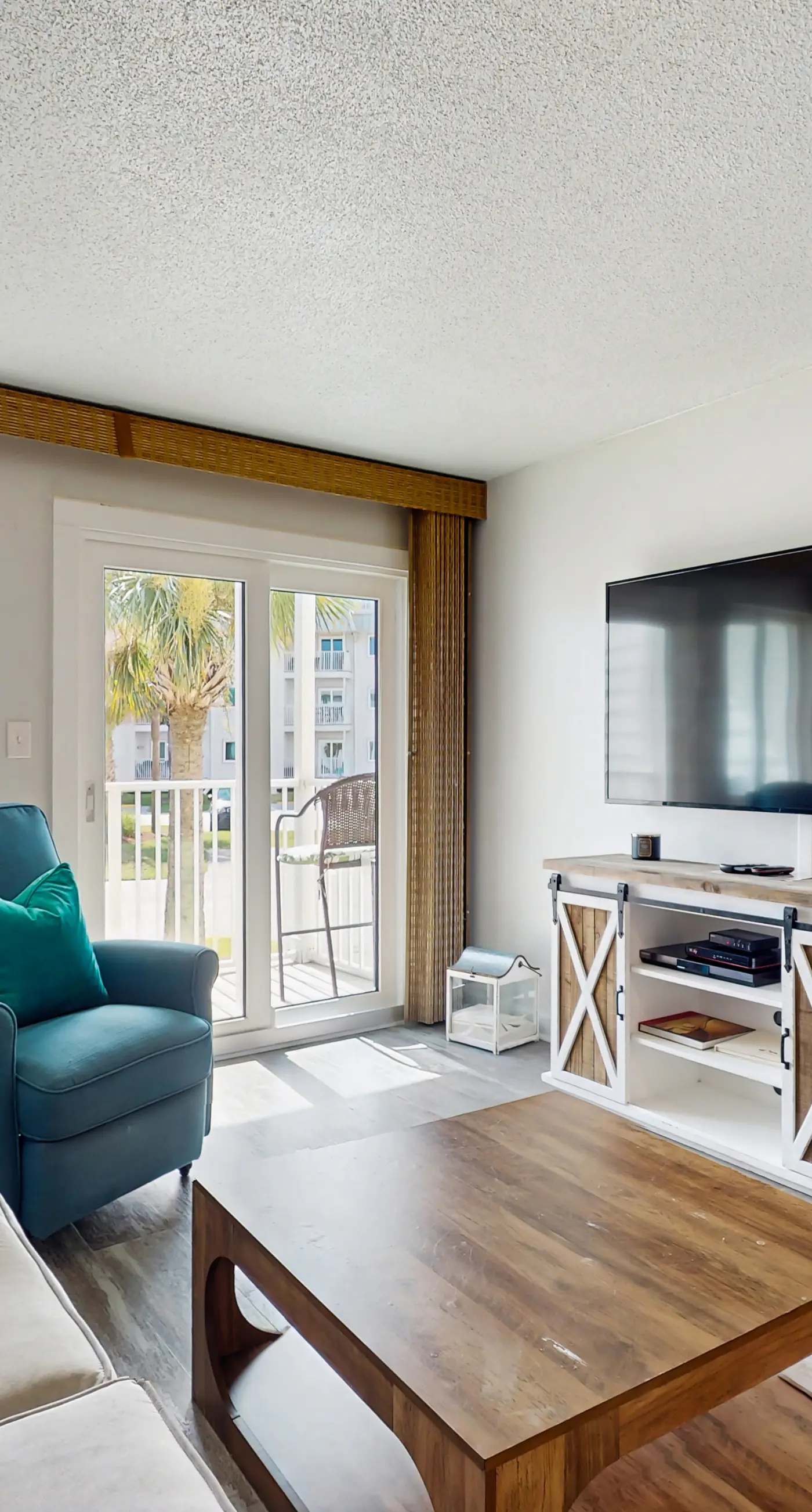 Beachview condo with multiple, shared pools, gym, hot tub and beach access