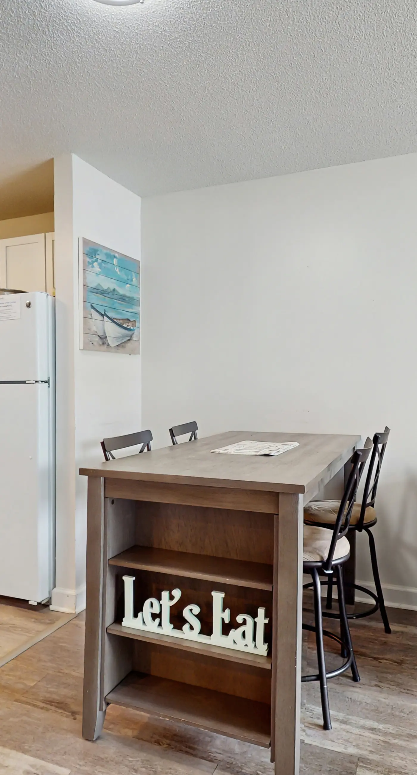 Beachview condo with multiple, shared pools, gym, hot tub and beach access