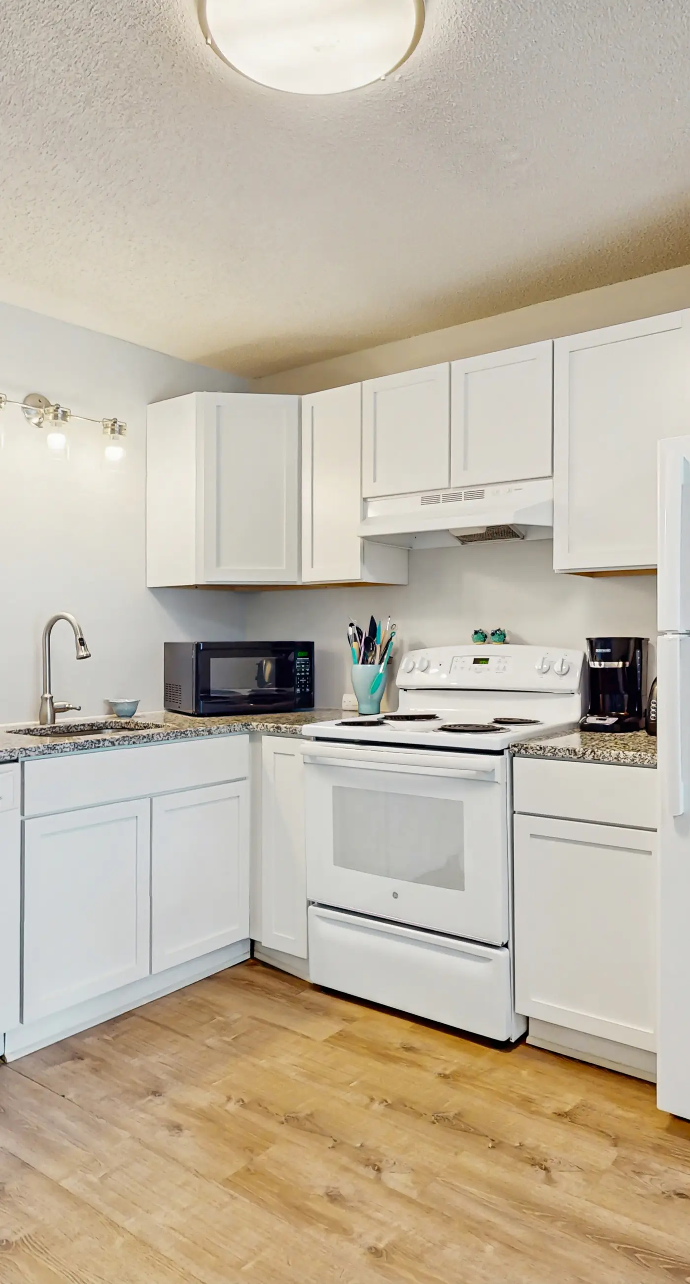 Beachview condo with multiple, shared pools, gym, hot tub and beach access