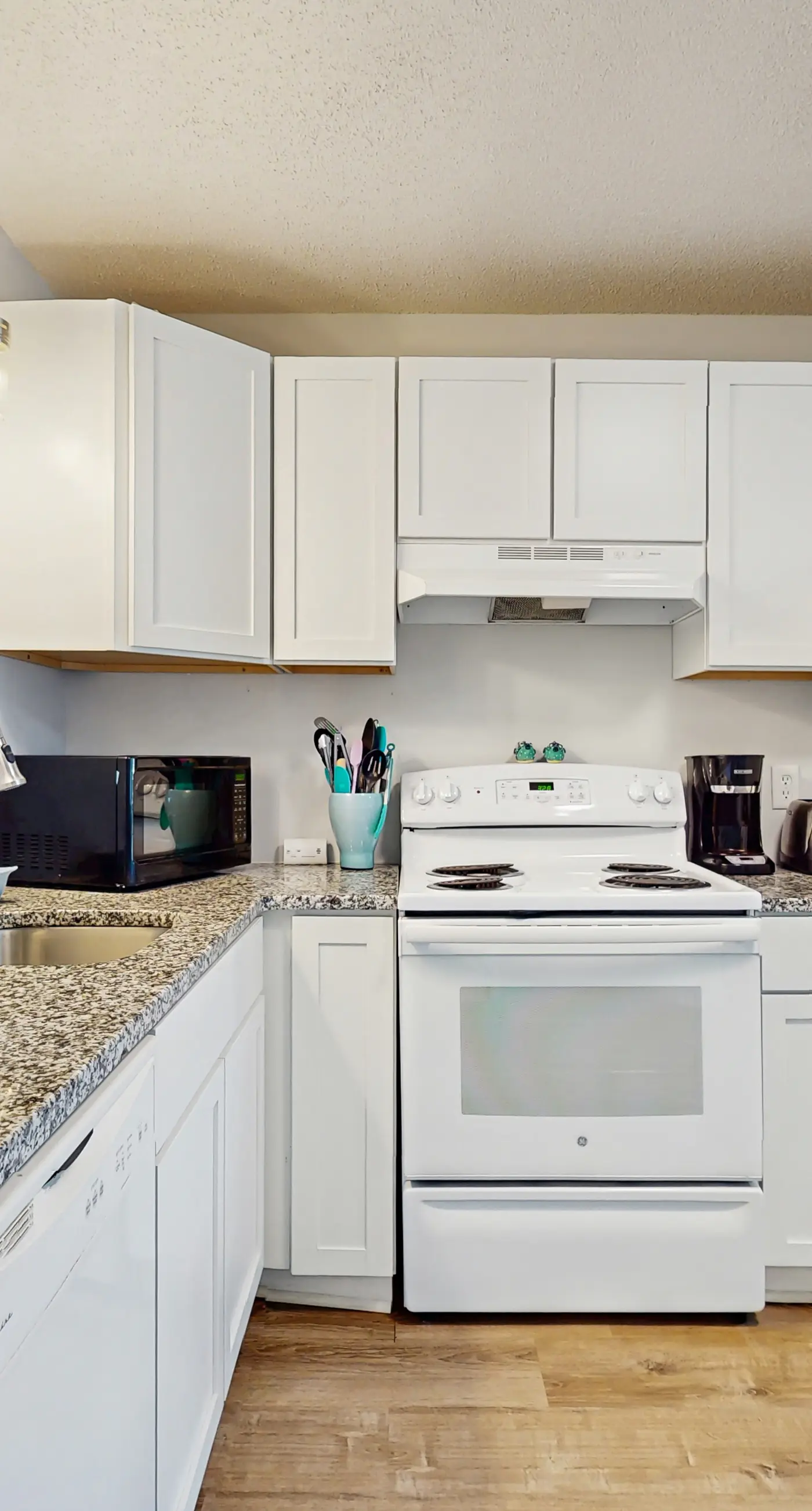Beachview condo with multiple, shared pools, gym, hot tub and beach access