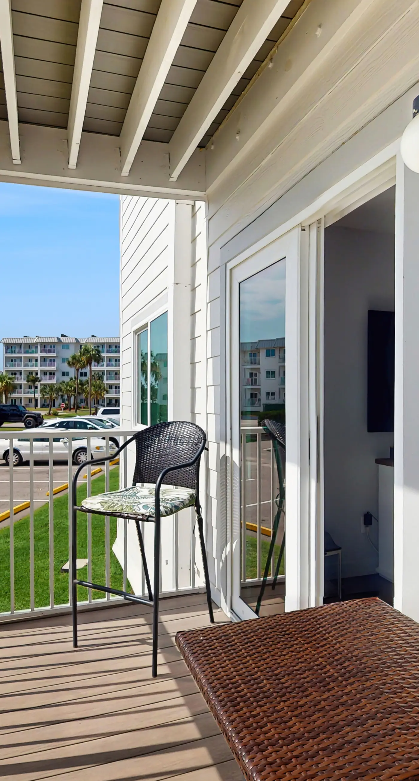 Beachview condo with multiple, shared pools, gym, hot tub and beach access