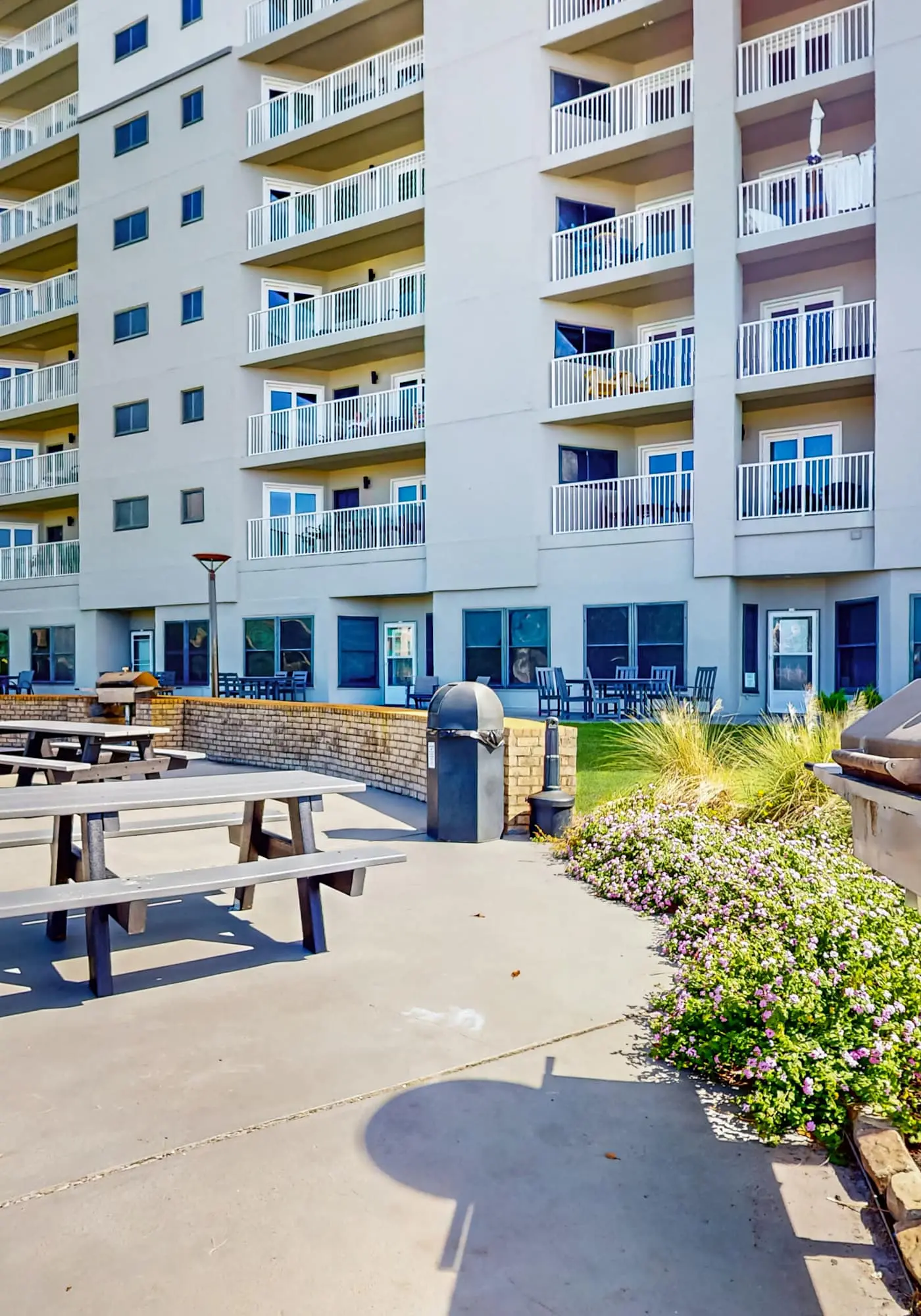 Beachview condo with multiple, shared pools, gym, hot tub and beach access