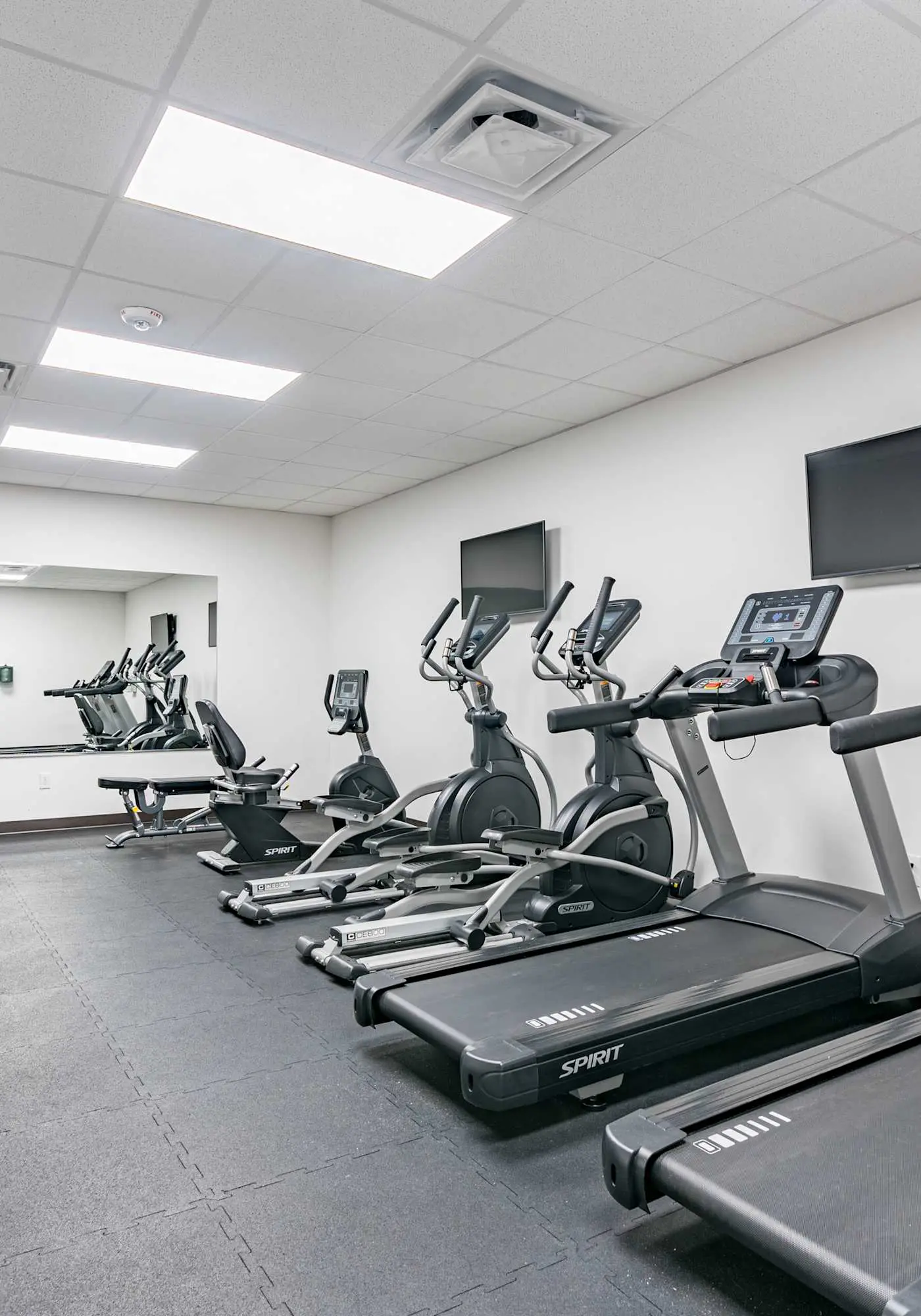Beachview condo with multiple, shared pools, gym, hot tub and beach access