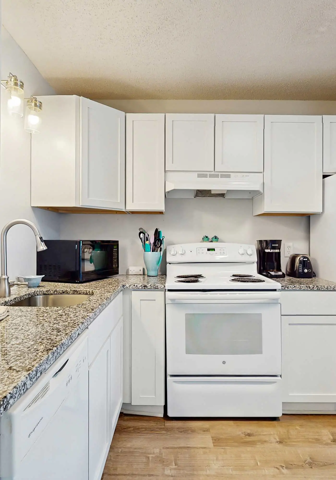 Beachview condo with multiple, shared pools, gym, hot tub and beach access