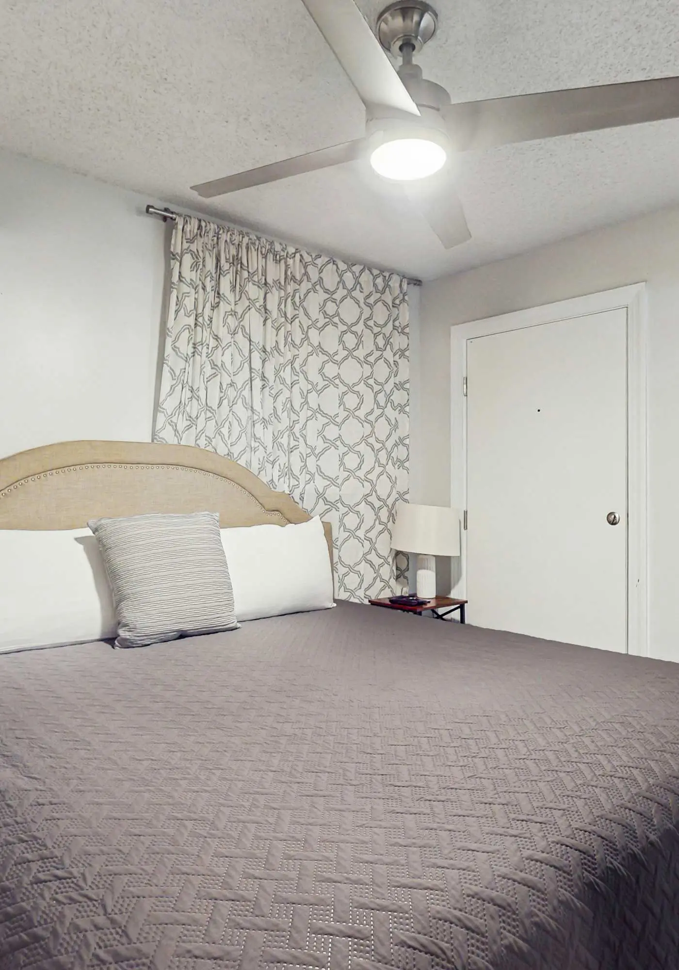 Beachview condo with multiple, shared pools, gym, hot tub and beach access