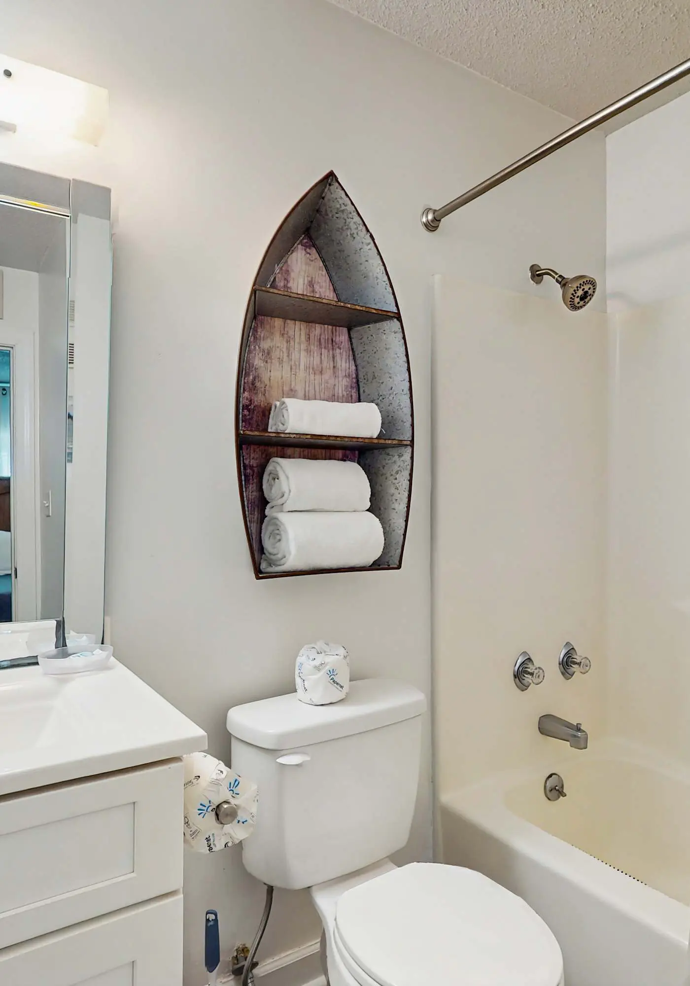 Beachview condo with multiple, shared pools, gym, hot tub and beach access