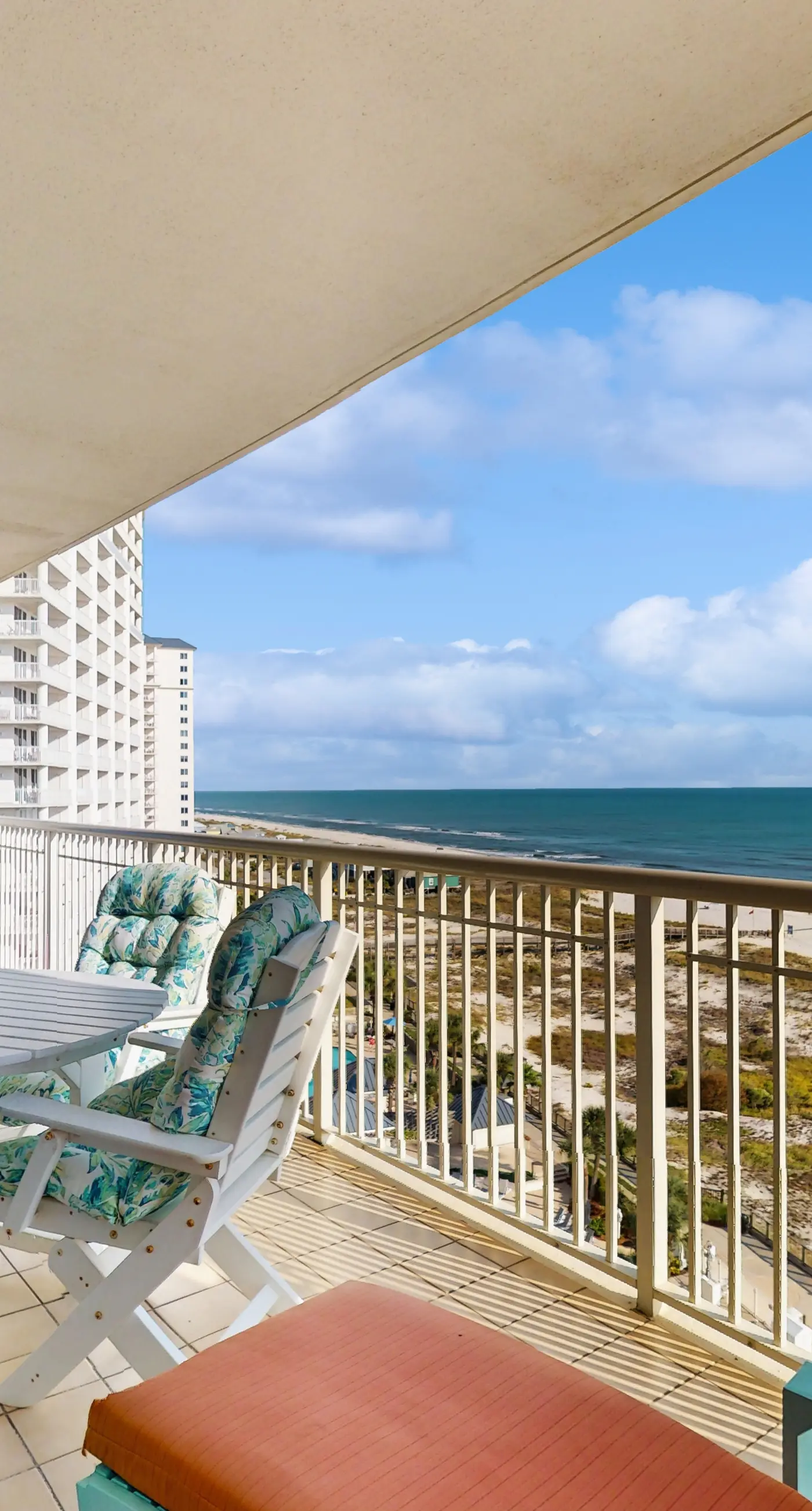 Coastal condo with beach access, pool, sauna, and tennis courts