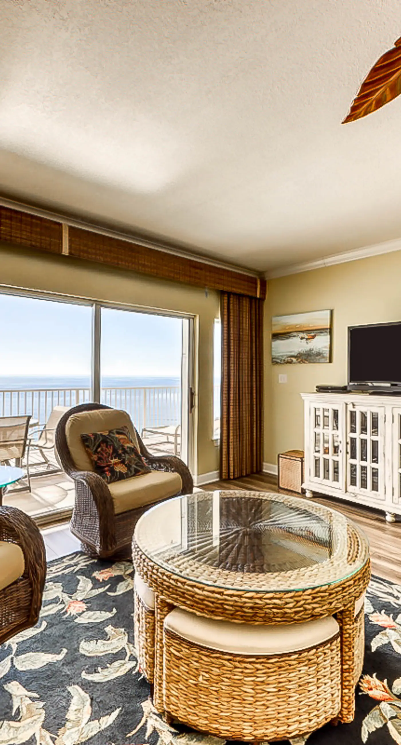 Beachfront condo w/ private balcony & shared pools, gym & sauna