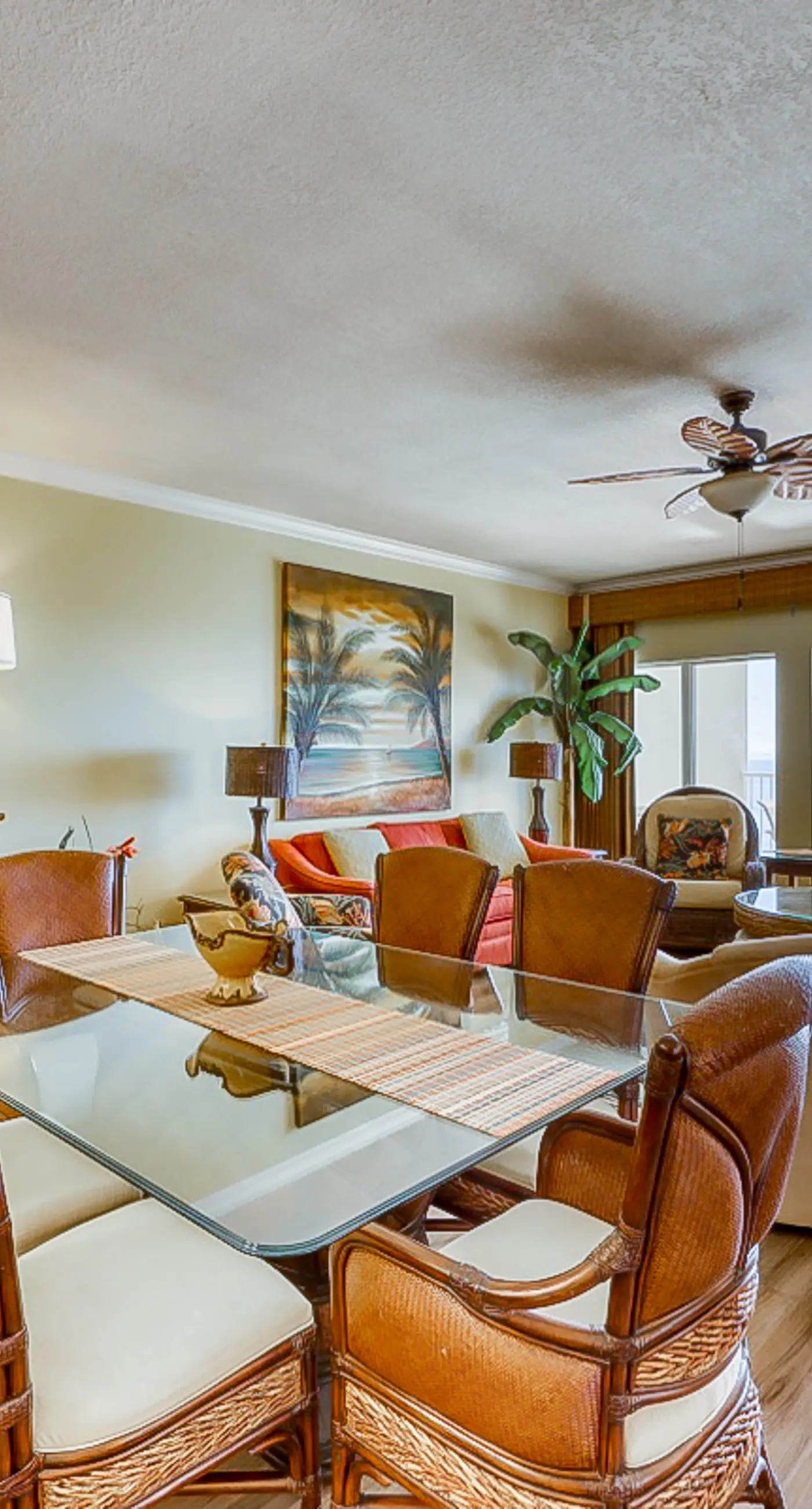 Beachfront condo w/ private balcony & shared pools, gym & sauna