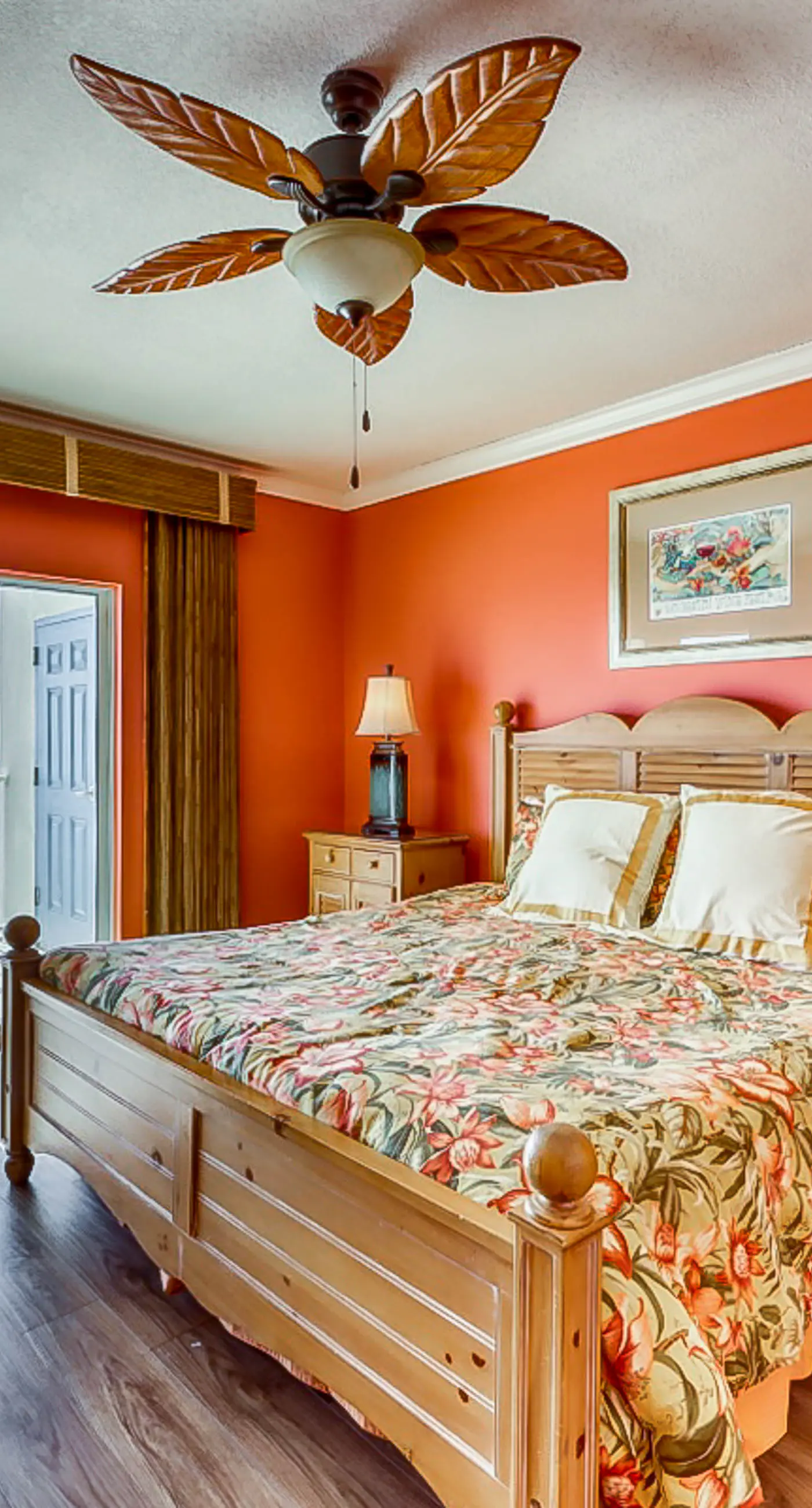 Beachfront condo w/ private balcony & shared pools, gym & sauna