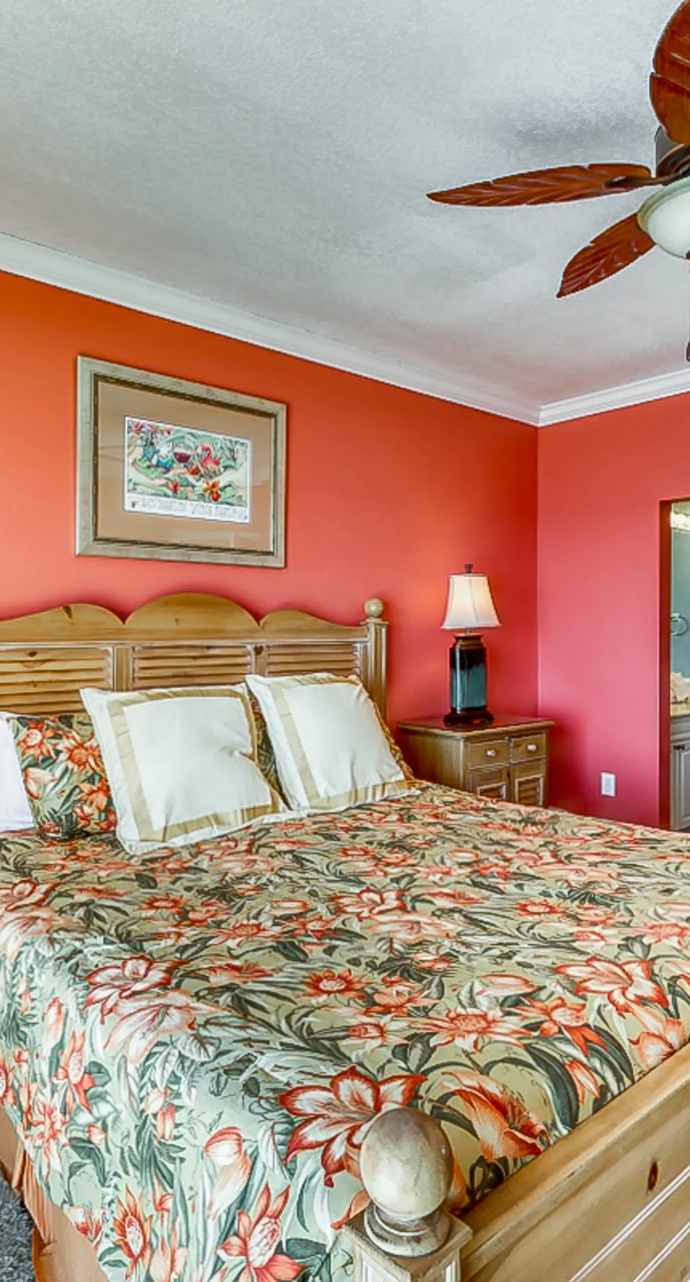 Beachfront condo w/ private balcony & shared pools, gym & sauna