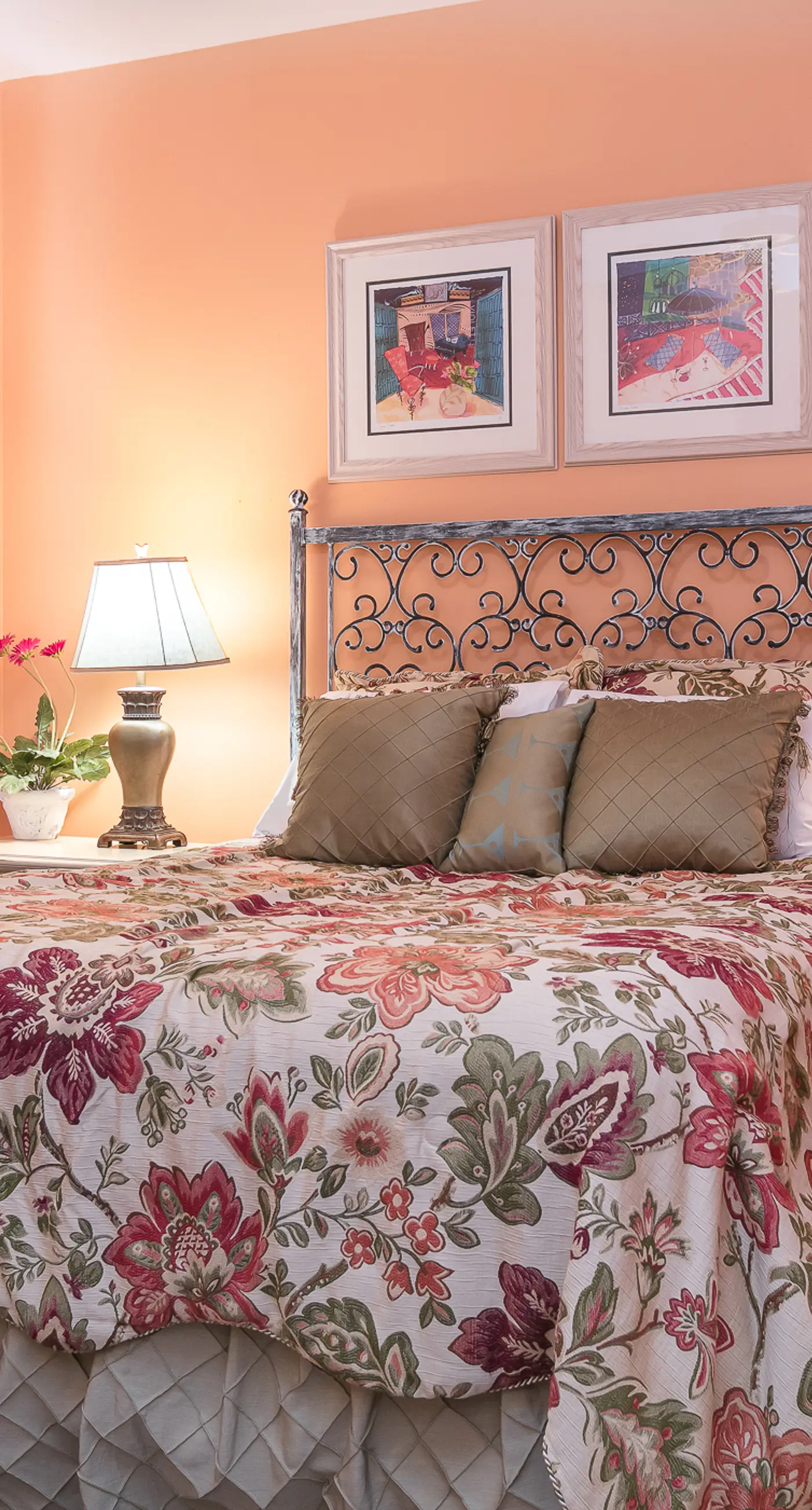 Beachfront condo w/ private balcony & shared pools, gym & sauna