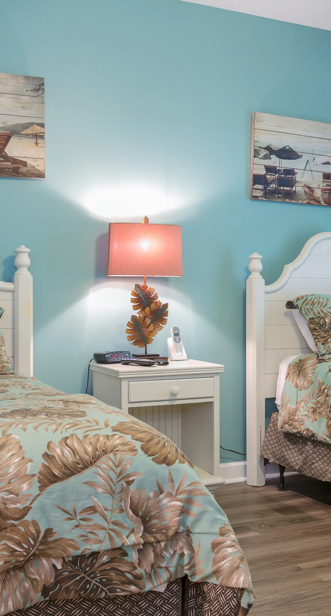 Beachfront condo w/ private balcony & shared pools, gym & sauna