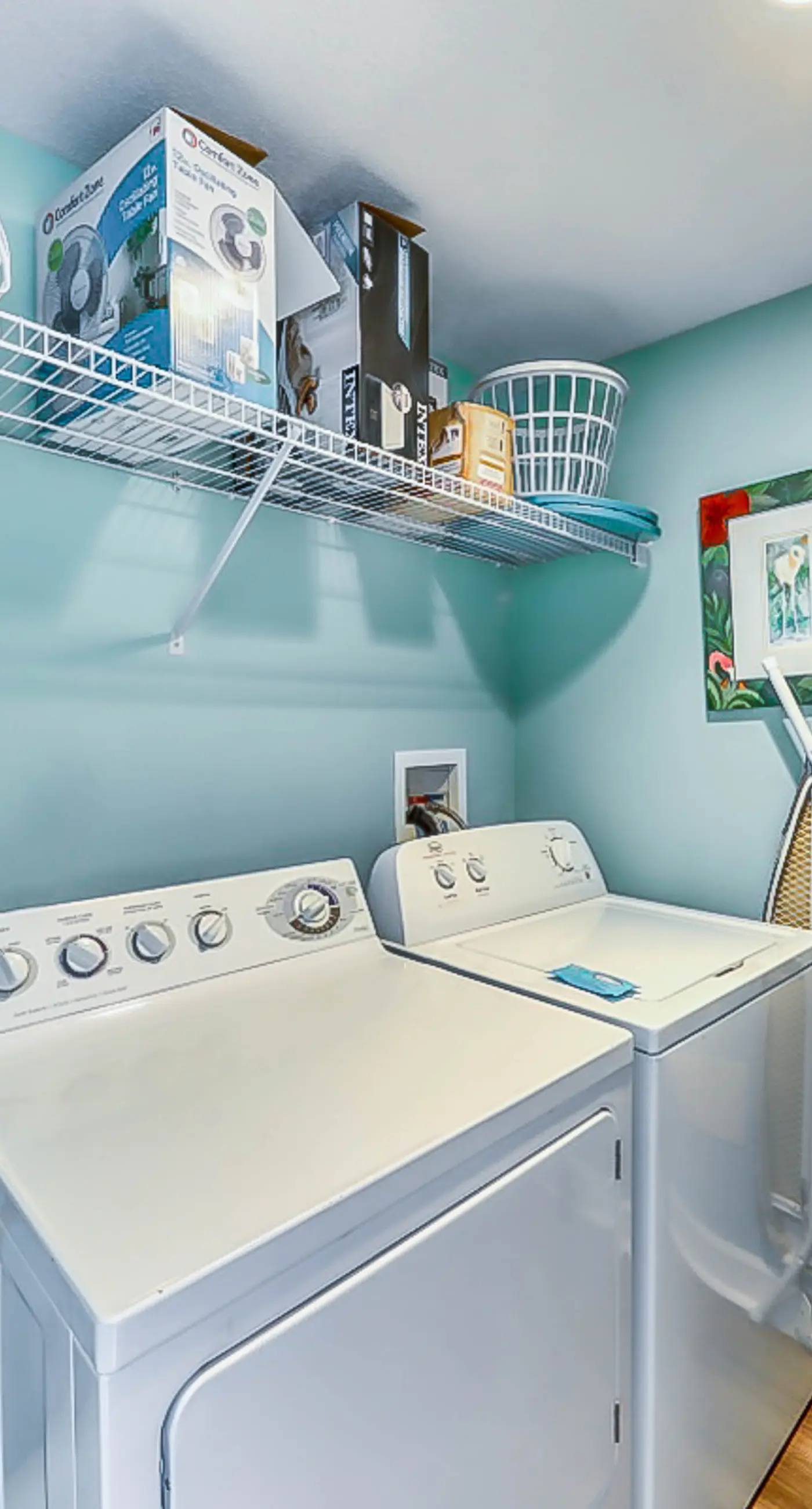 Beachfront condo w/ private balcony & shared pools, gym & sauna