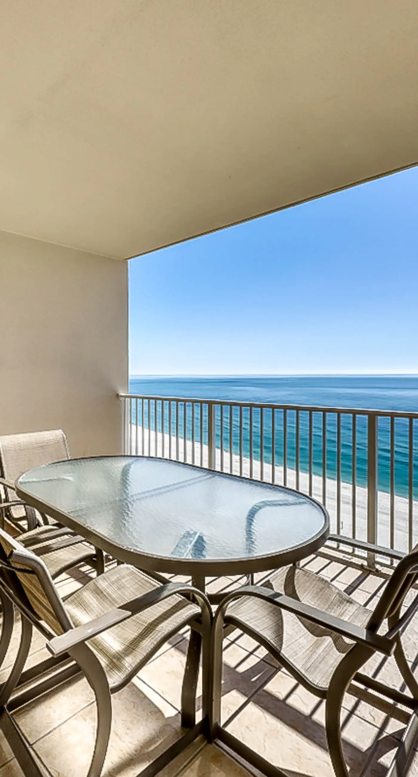 Beachfront condo w/ private balcony & shared pools, gym & sauna
