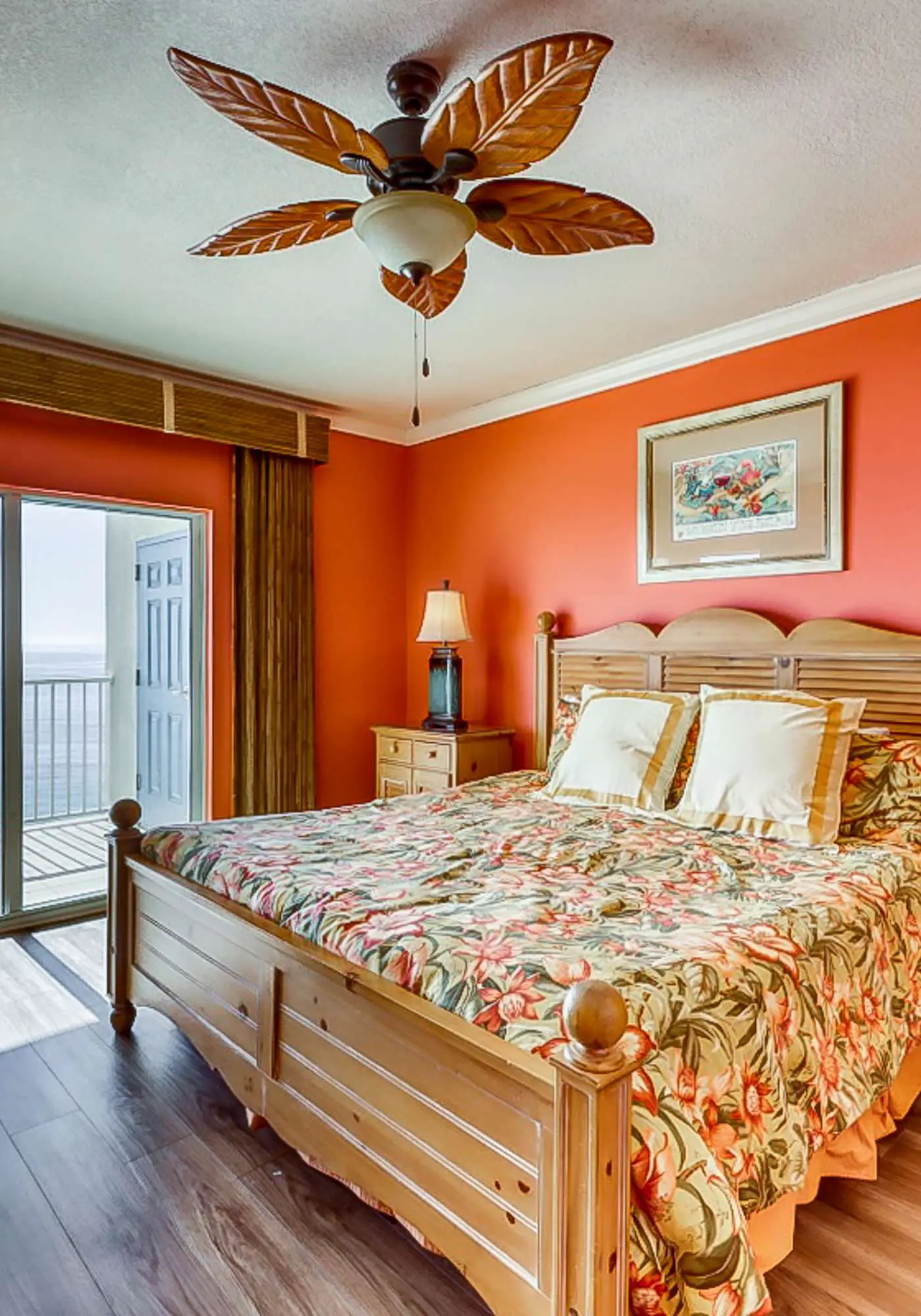 Beachfront condo w/ private balcony & shared pools, gym & sauna