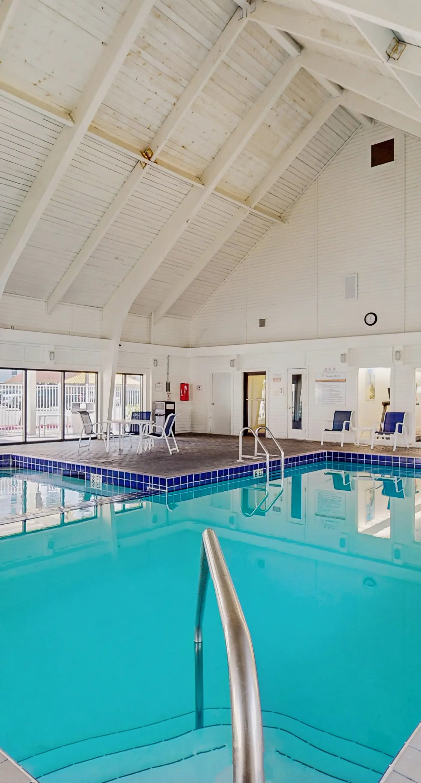 Stunning Gulf front condo w/ a spacious layout, shared pools, & fitness room
