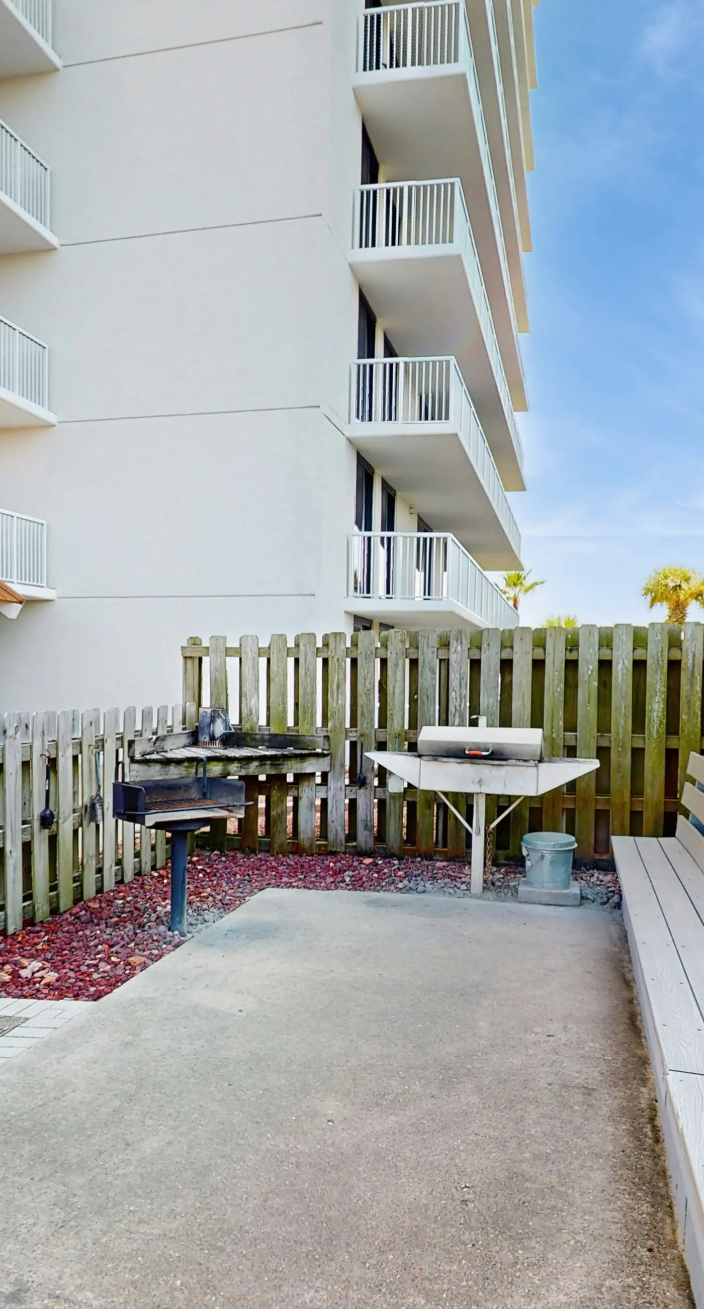 Stunning Gulf front condo w/ a spacious layout, shared pools, & fitness room