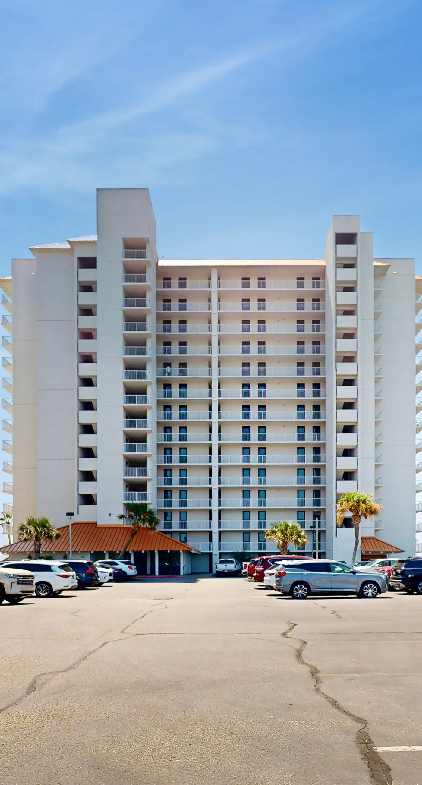 Stunning Gulf front condo w/ a spacious layout, shared pools, & fitness room