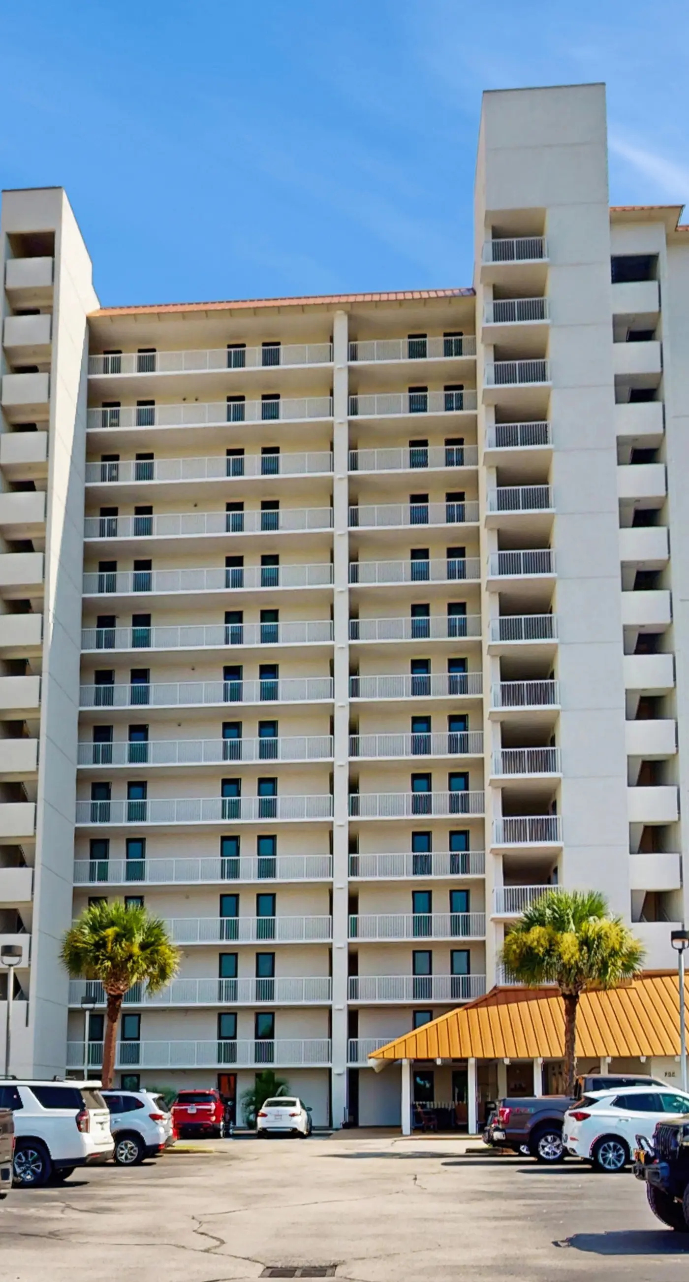 Stunning Gulf front condo w/ a spacious layout, shared pools, & fitness room