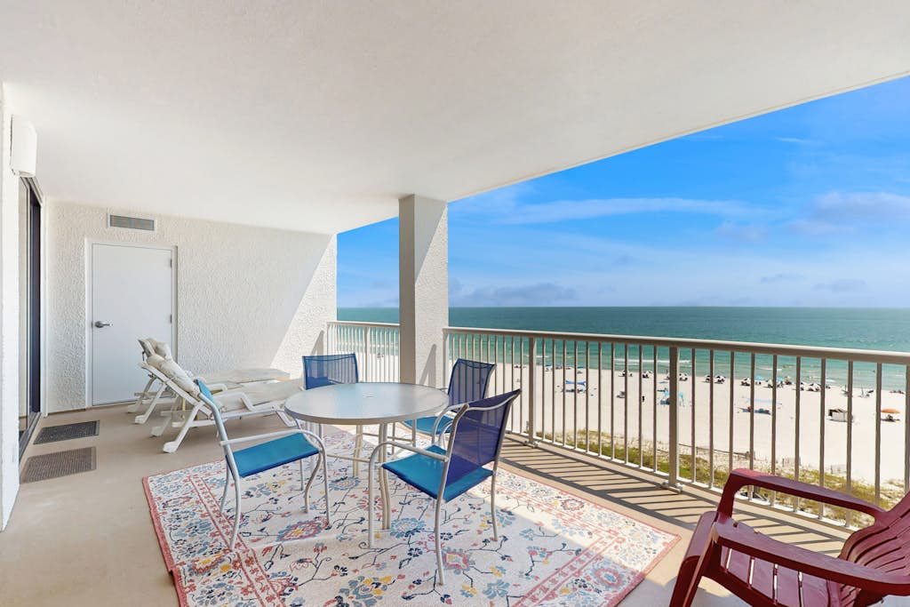 Central Gulf front condo with spacious balcony, pools, poolside