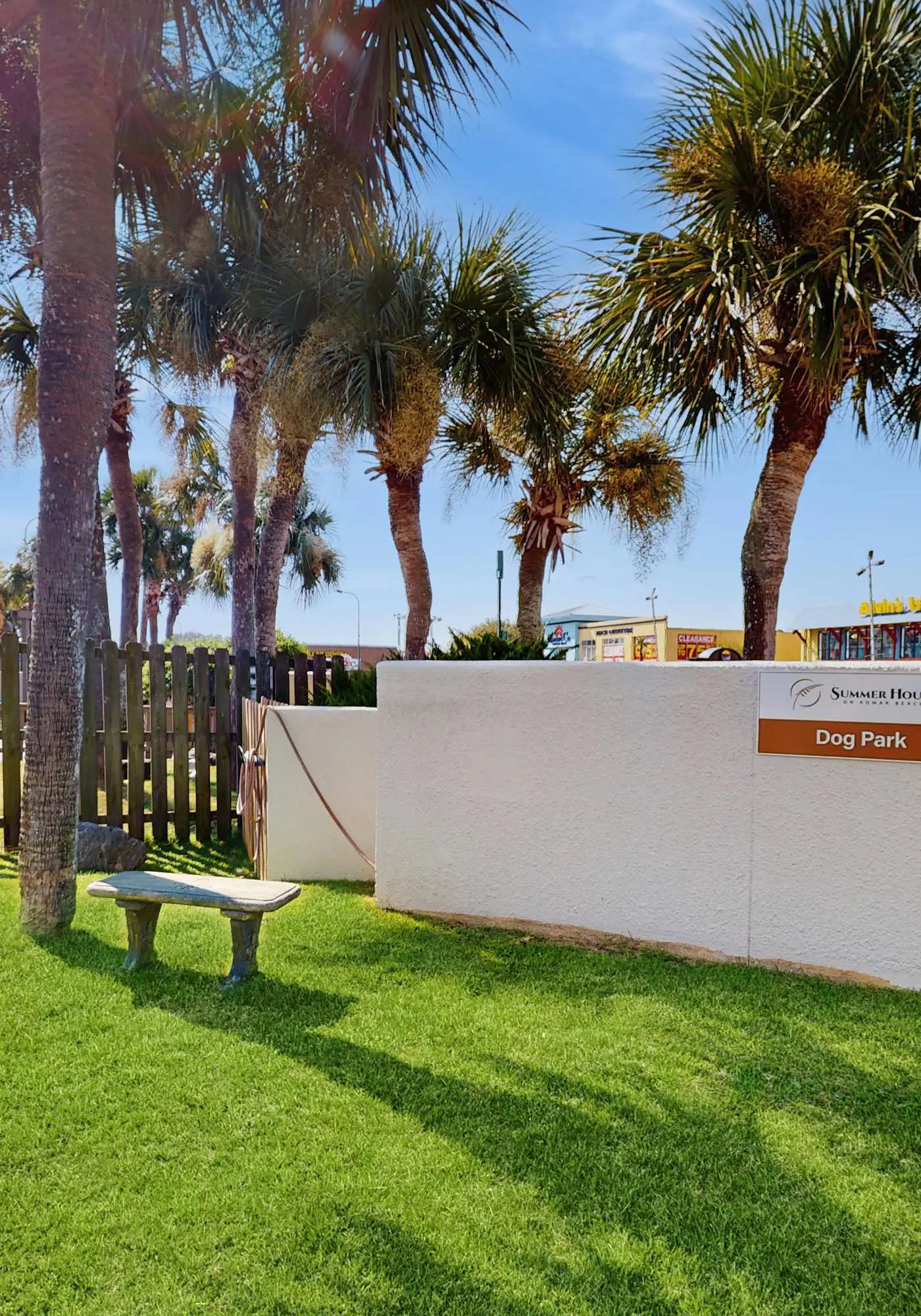 Elegant beachfront condo with wraparound balcony, Gulf views & pools