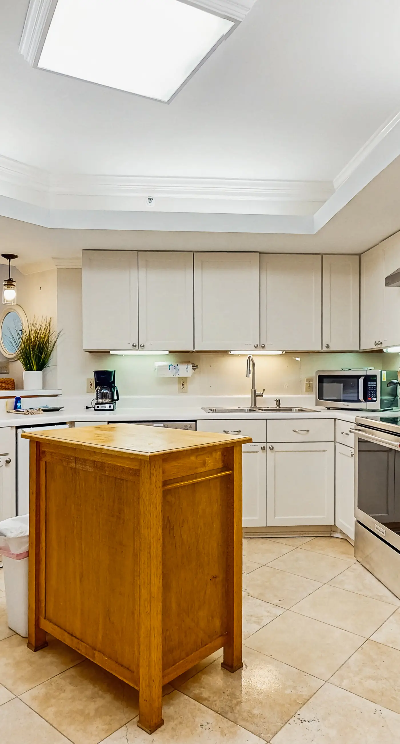 High-rise, Gulf-front condo with a balcony, pools, gym & tennis