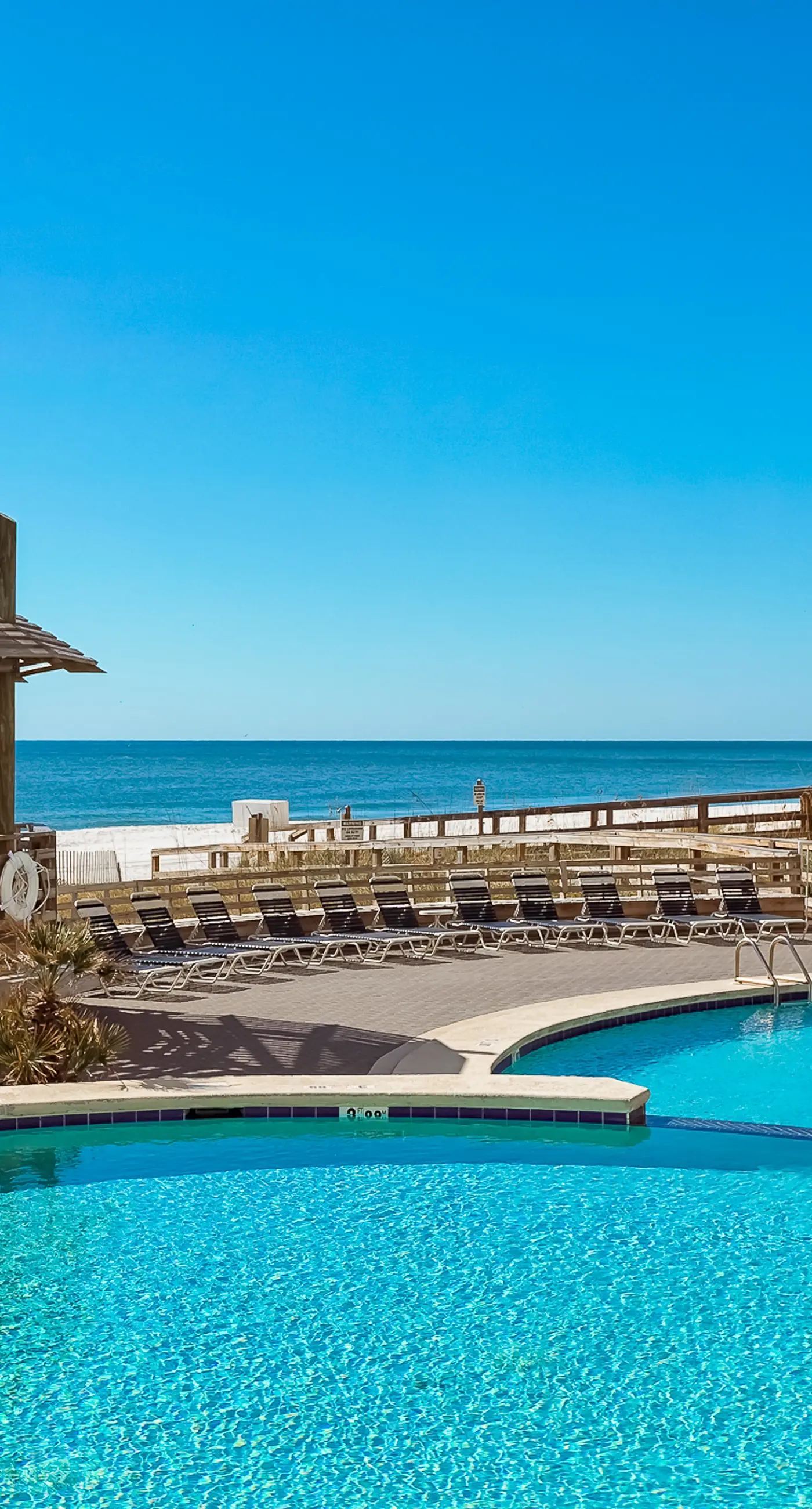 Gulf-front condo with balcony, hot tub & pools - snowbird-friendly