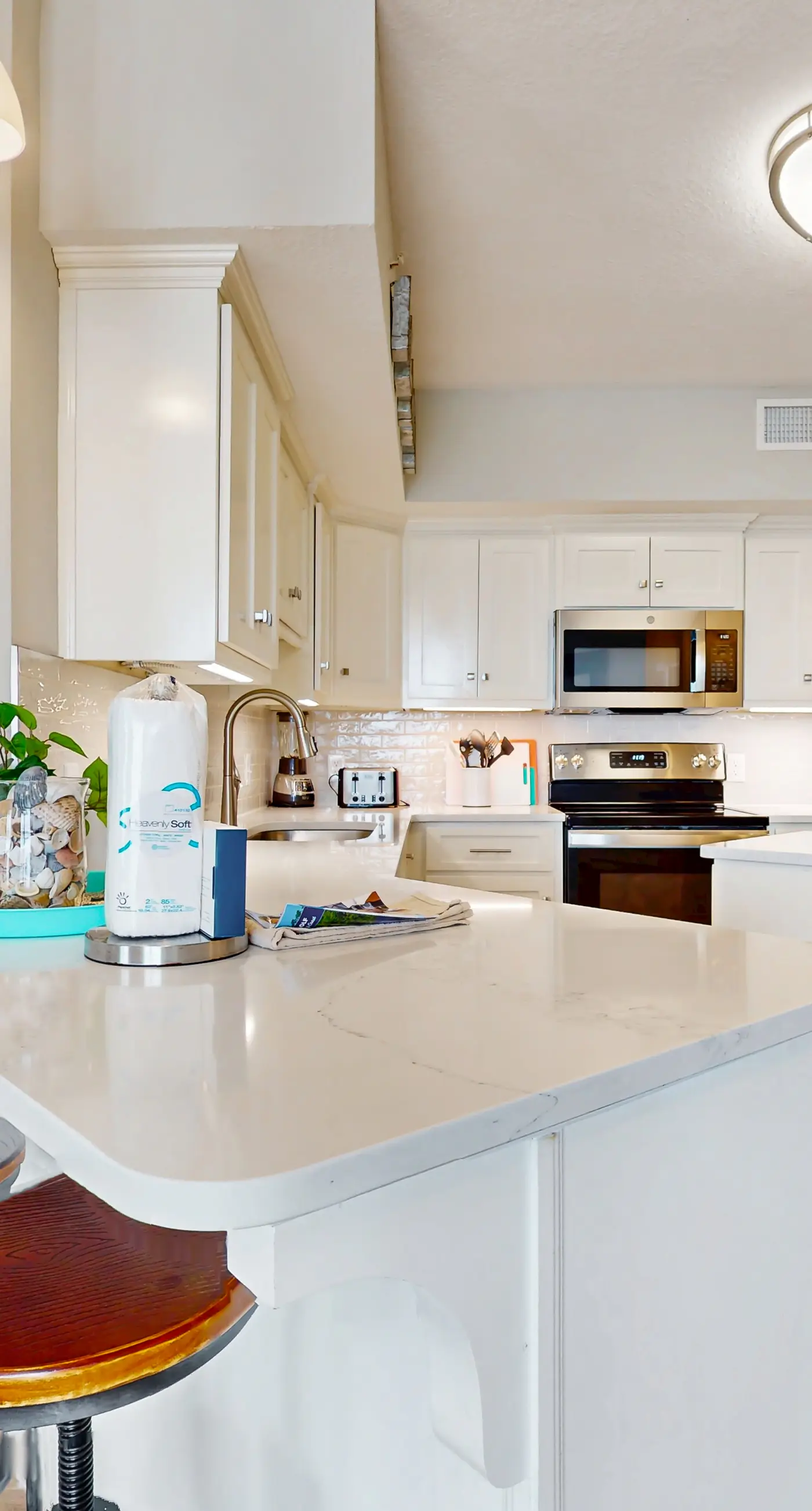 Gulf-front condo with balcony, hot tub & pools - snowbird-friendly