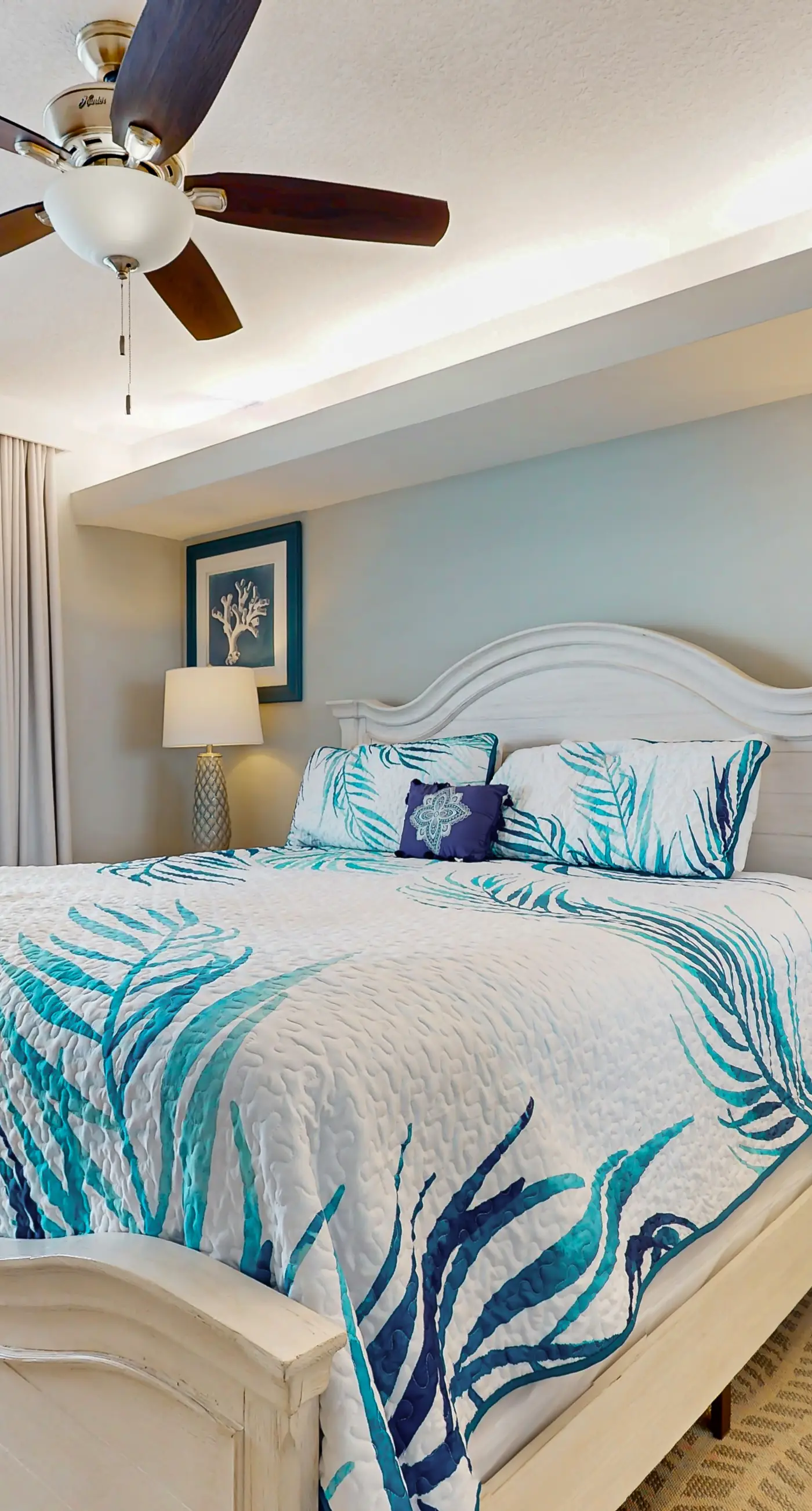 Gulf-front condo with balcony, hot tub & pools - snowbird-friendly