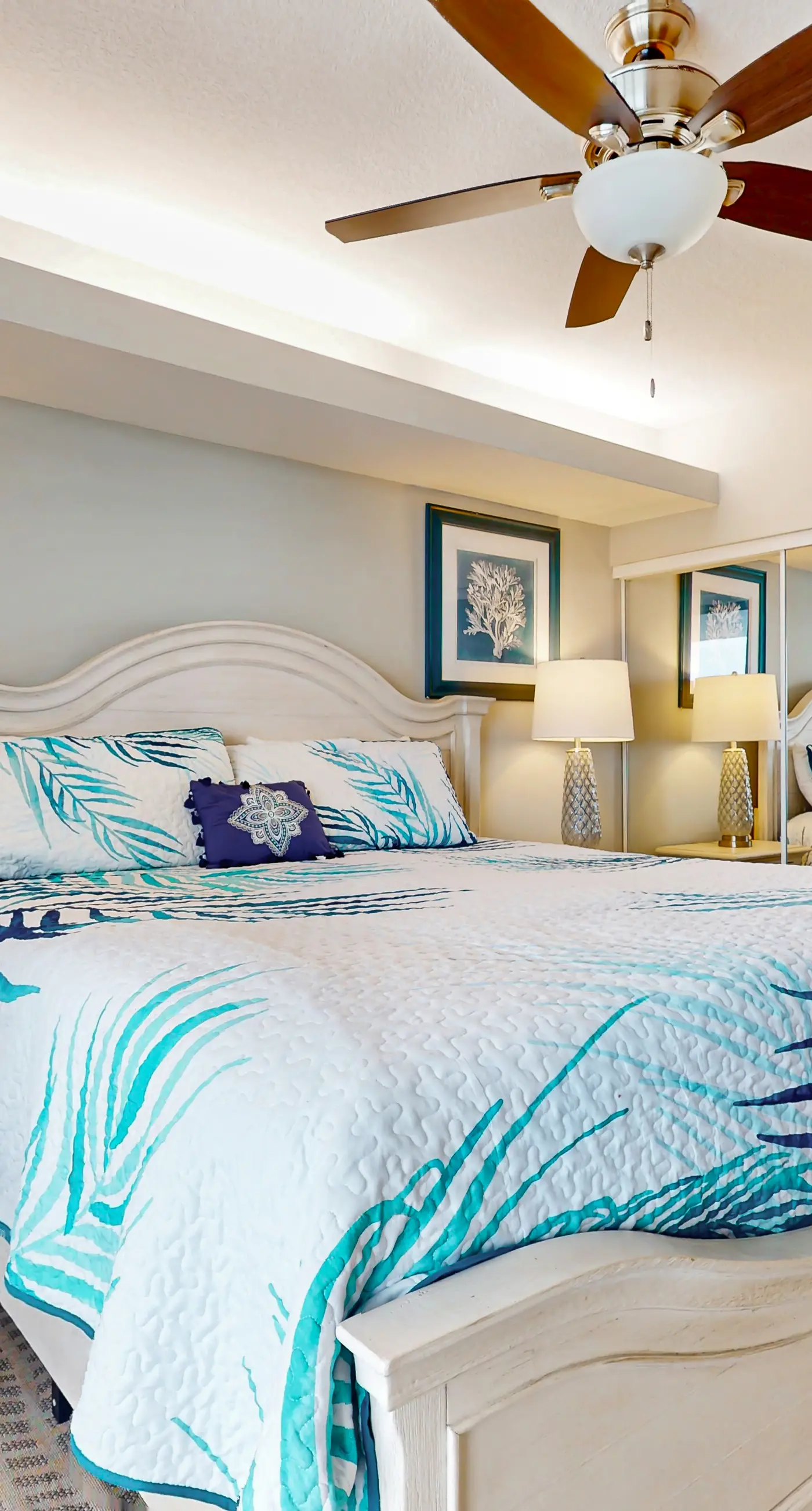 Gulf-front condo with balcony, hot tub & pools - snowbird-friendly