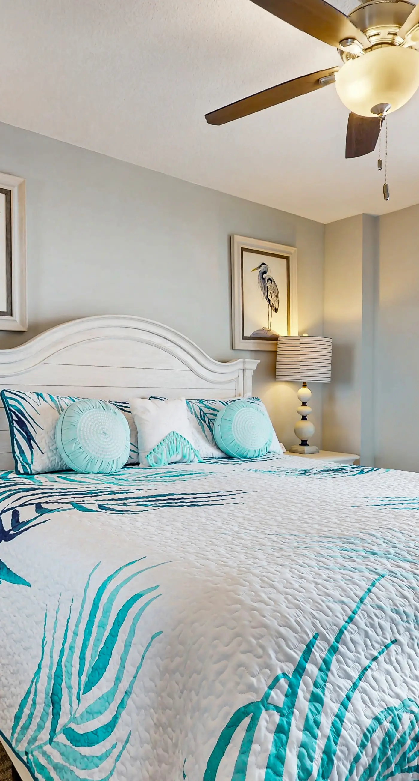 Gulf-front condo with balcony, hot tub & pools - snowbird-friendly